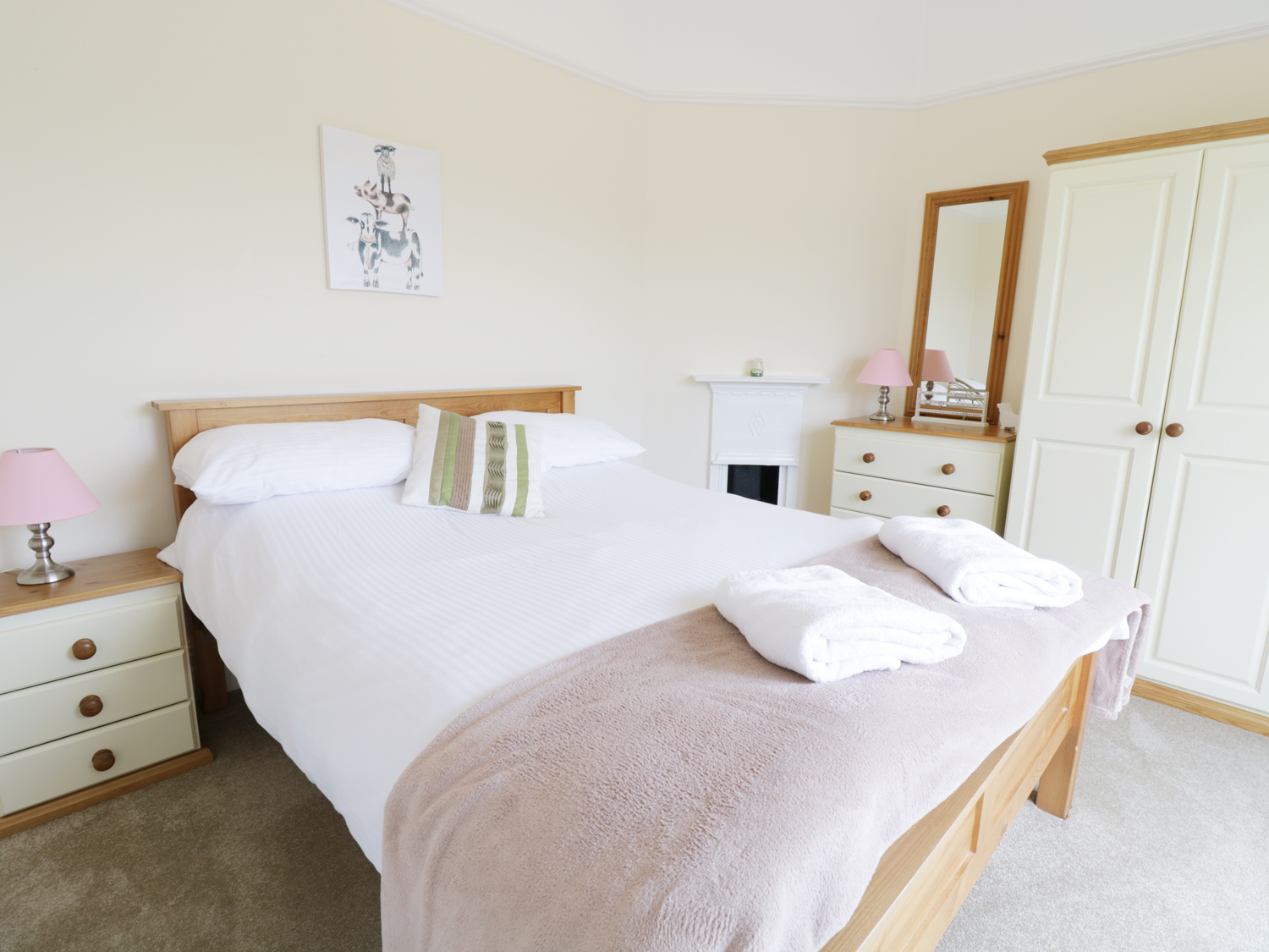 The Farm House, Parc, Wales Alpha Holiday Lettings