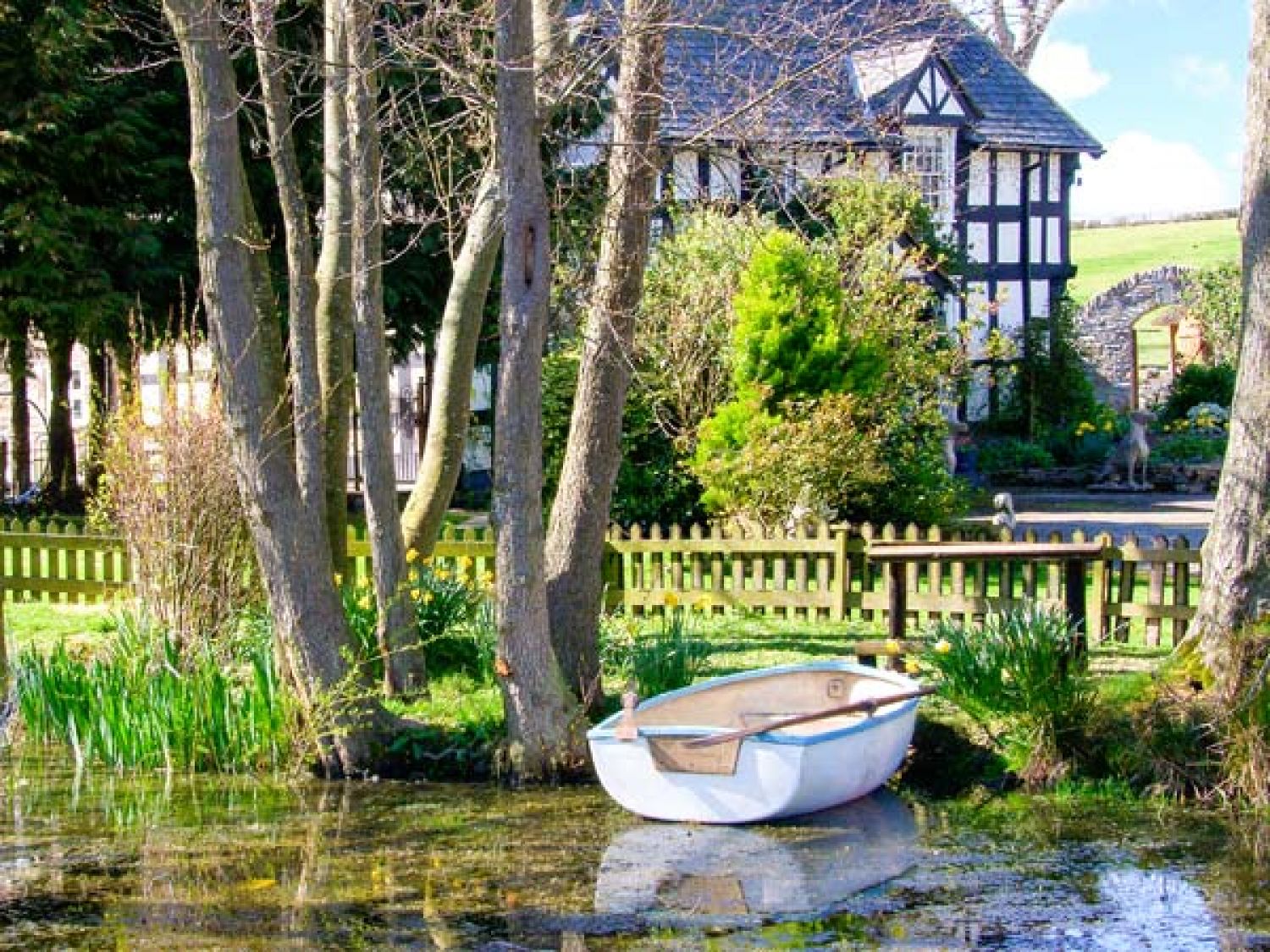 White Hopton House, Sarn, Wales Alpha Holiday Lettings