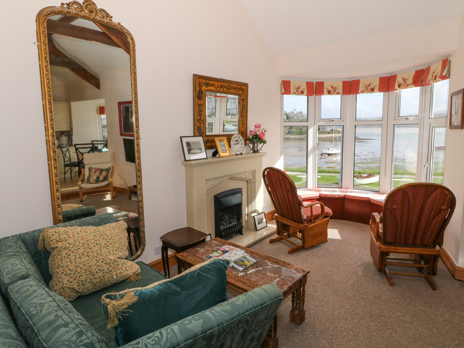 Bay View Apartment