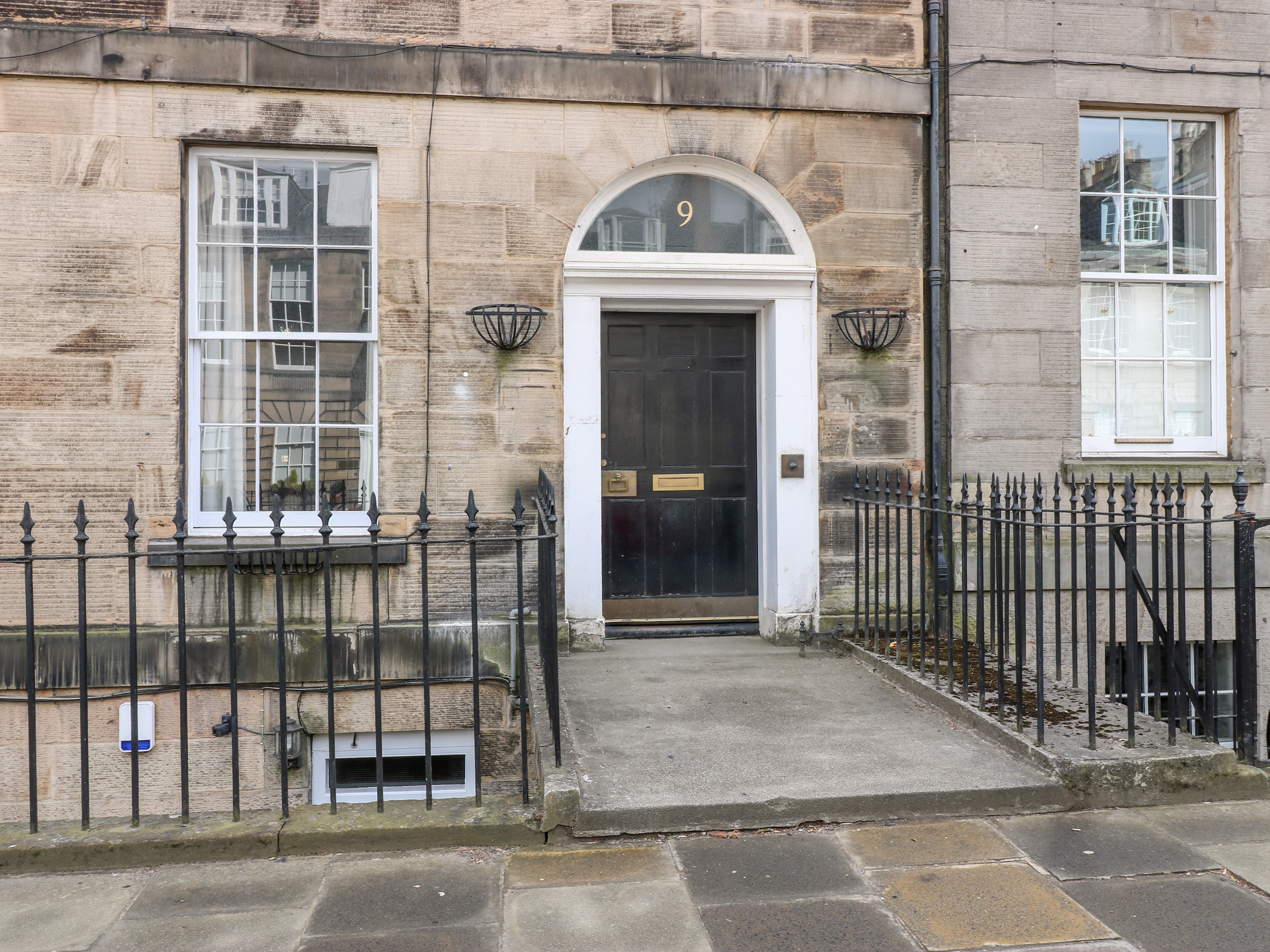 9/2 Albany Street