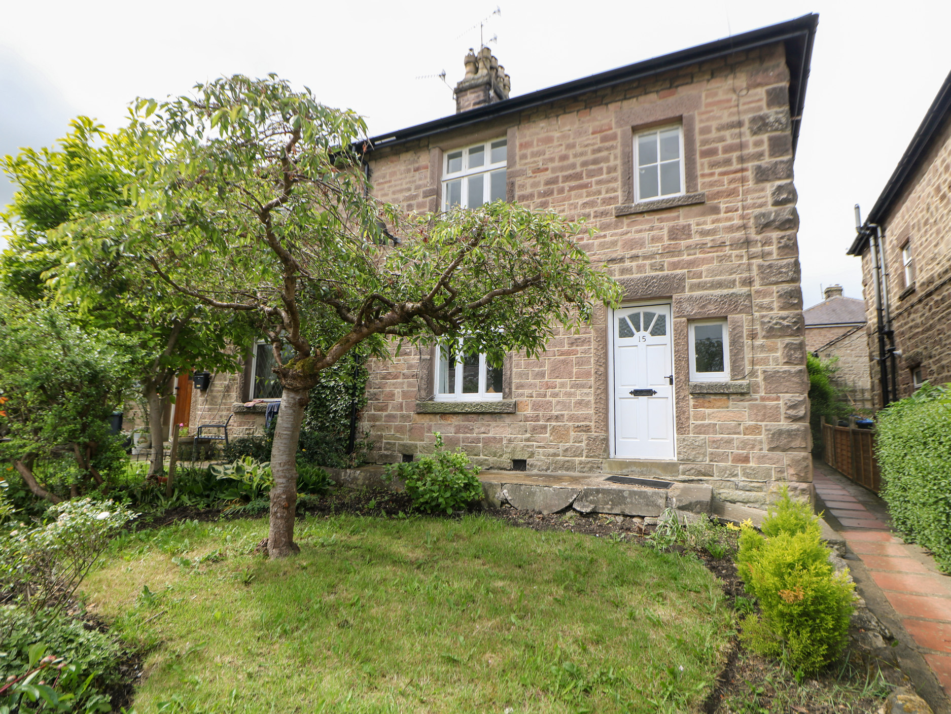 15 Calton View