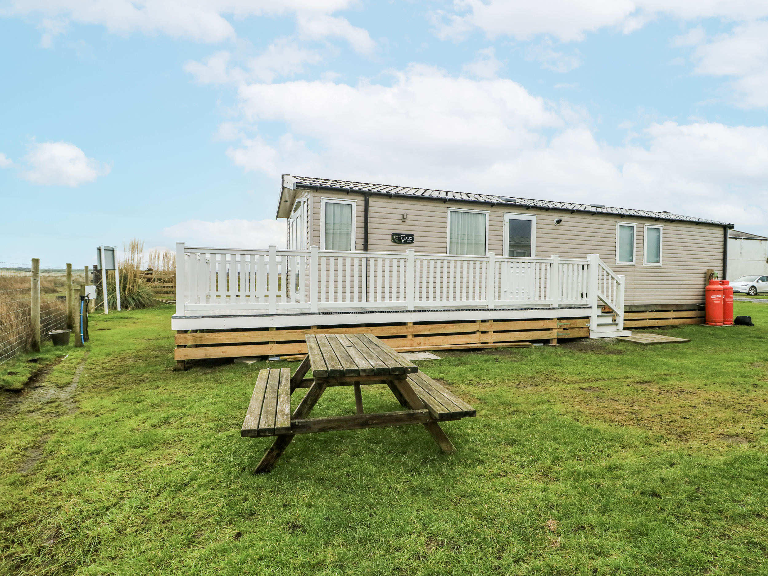 Trewan Chalet - Dog friendly holiday cottage in Rhosneigr, Anglesey