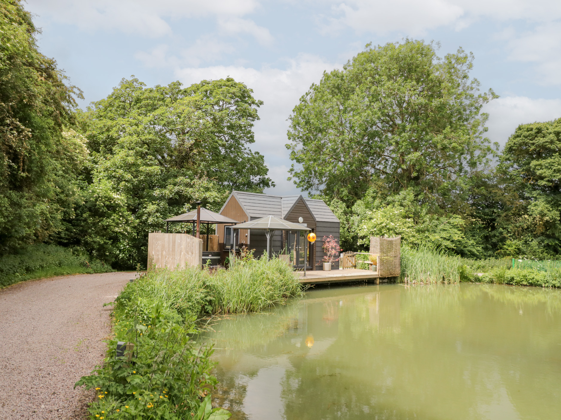 Maple Lodge at Bridge Lake Farm & Fishery