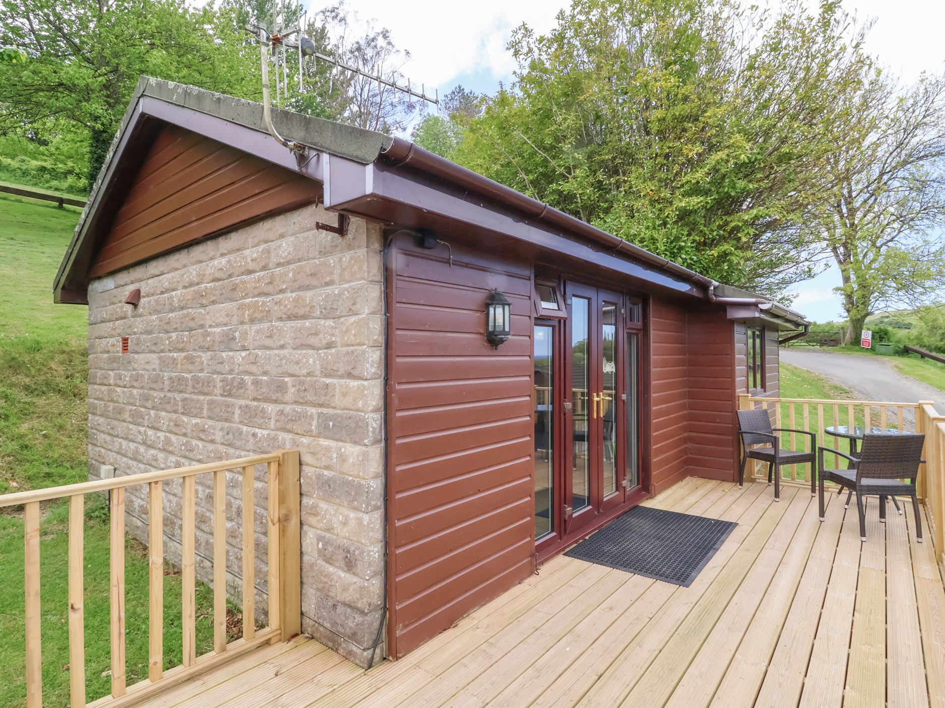 Chalet Log Cabin L10