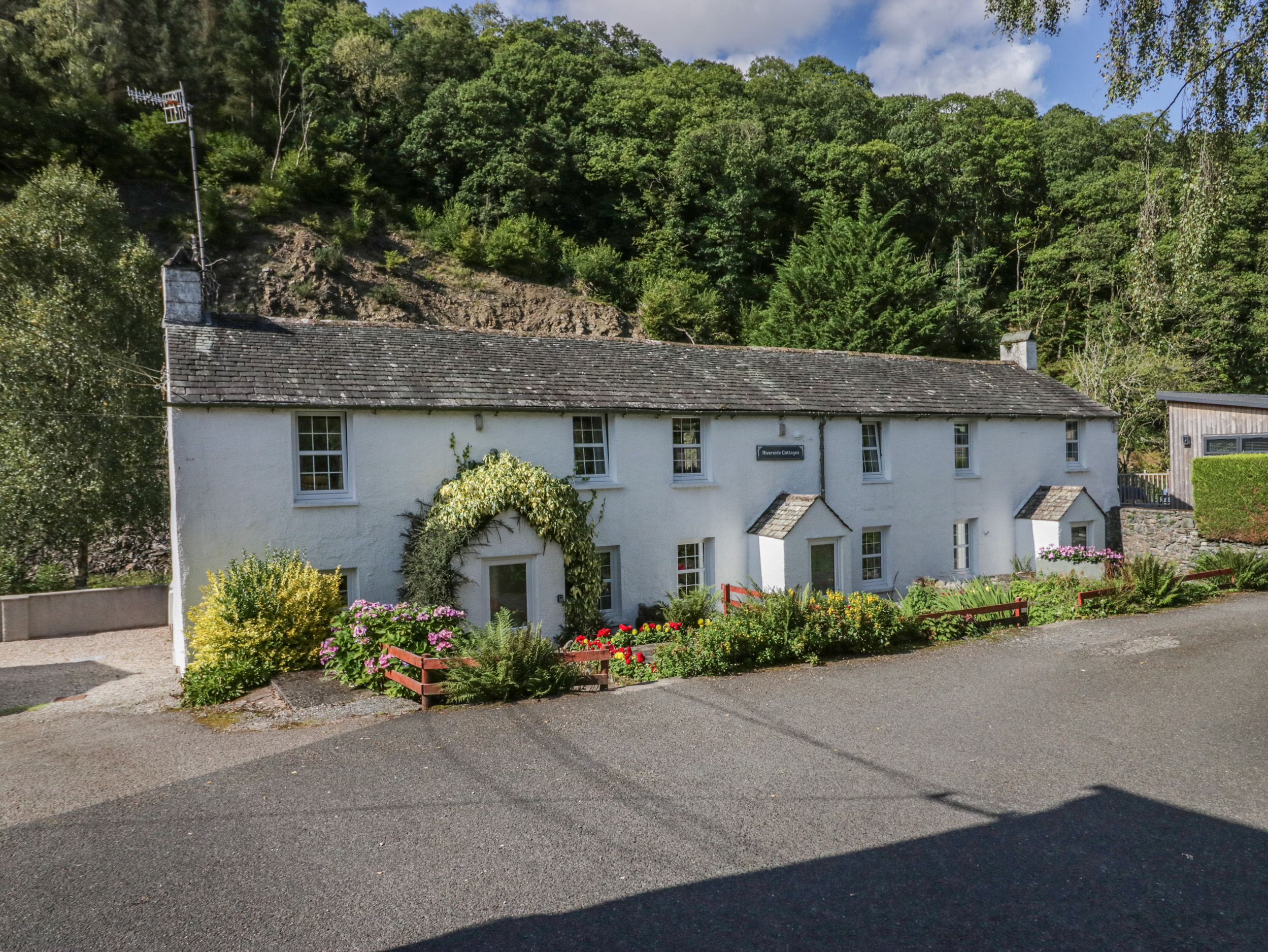 Riverside Cottage No 4