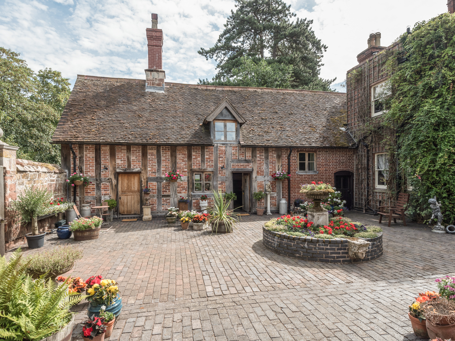 Courtyard Cottage, Heart of England