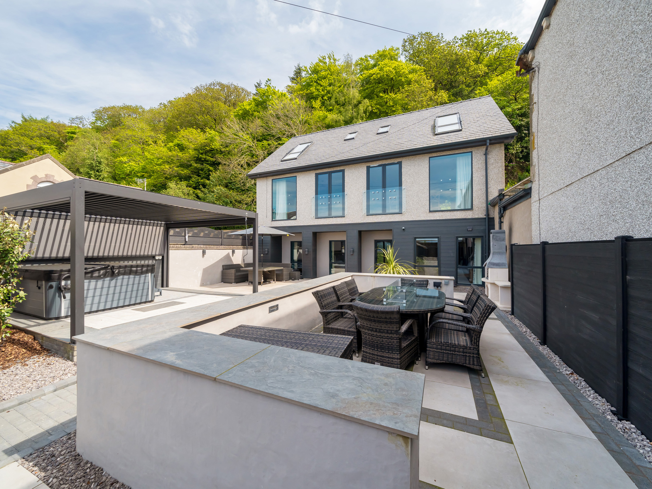 Caerffynnon House