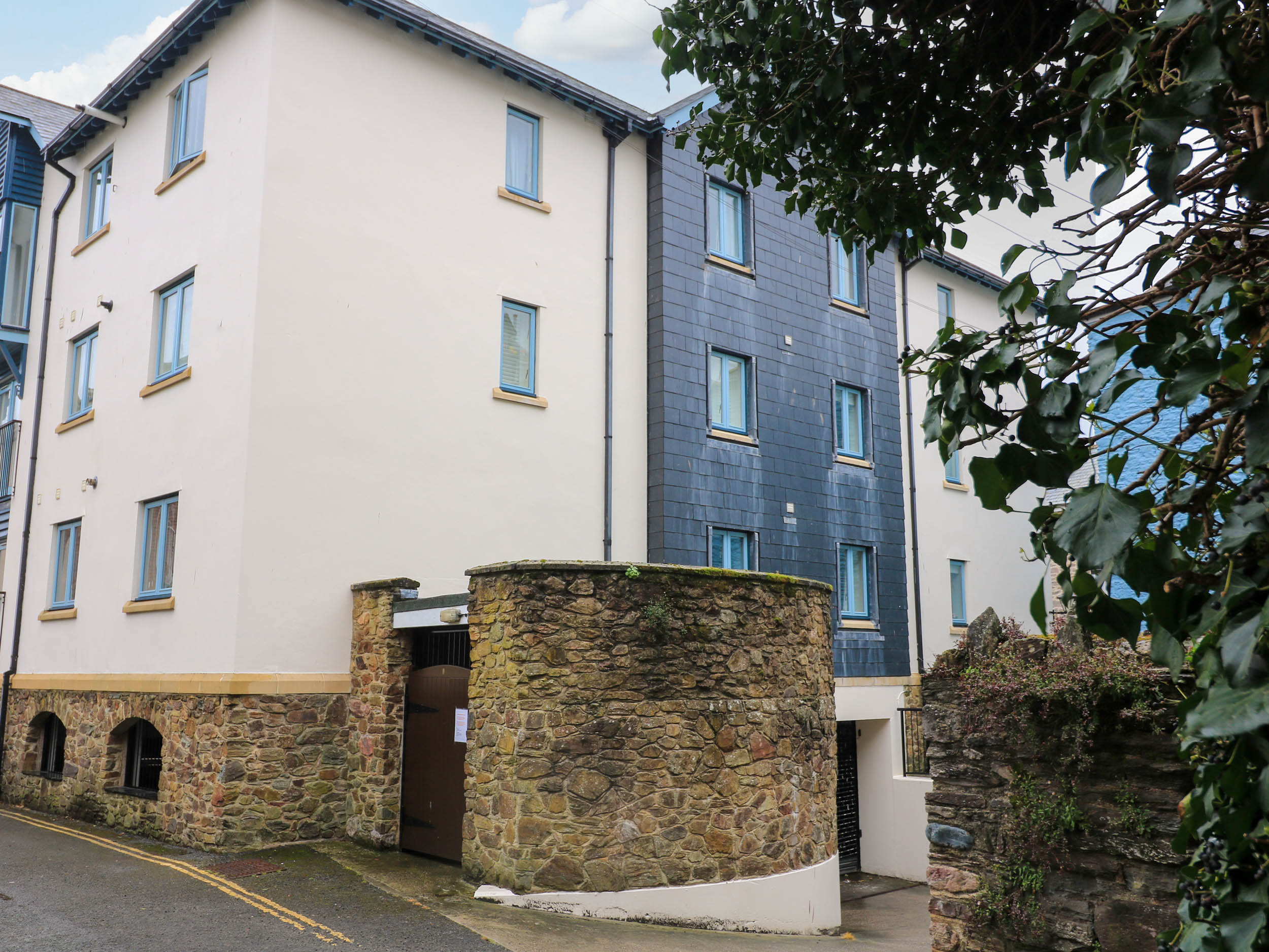 8 Dartmouth House