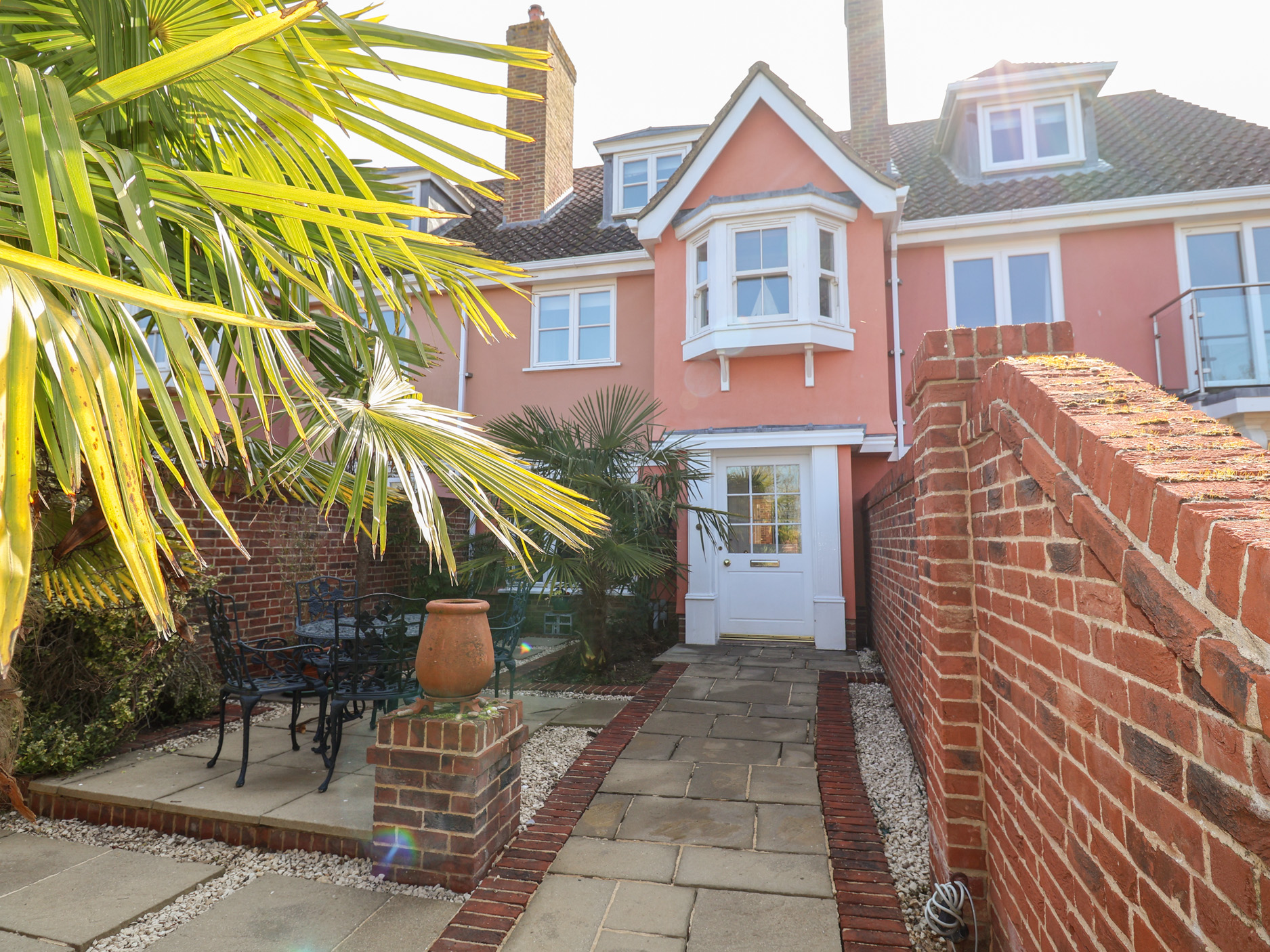 6 Willows Green