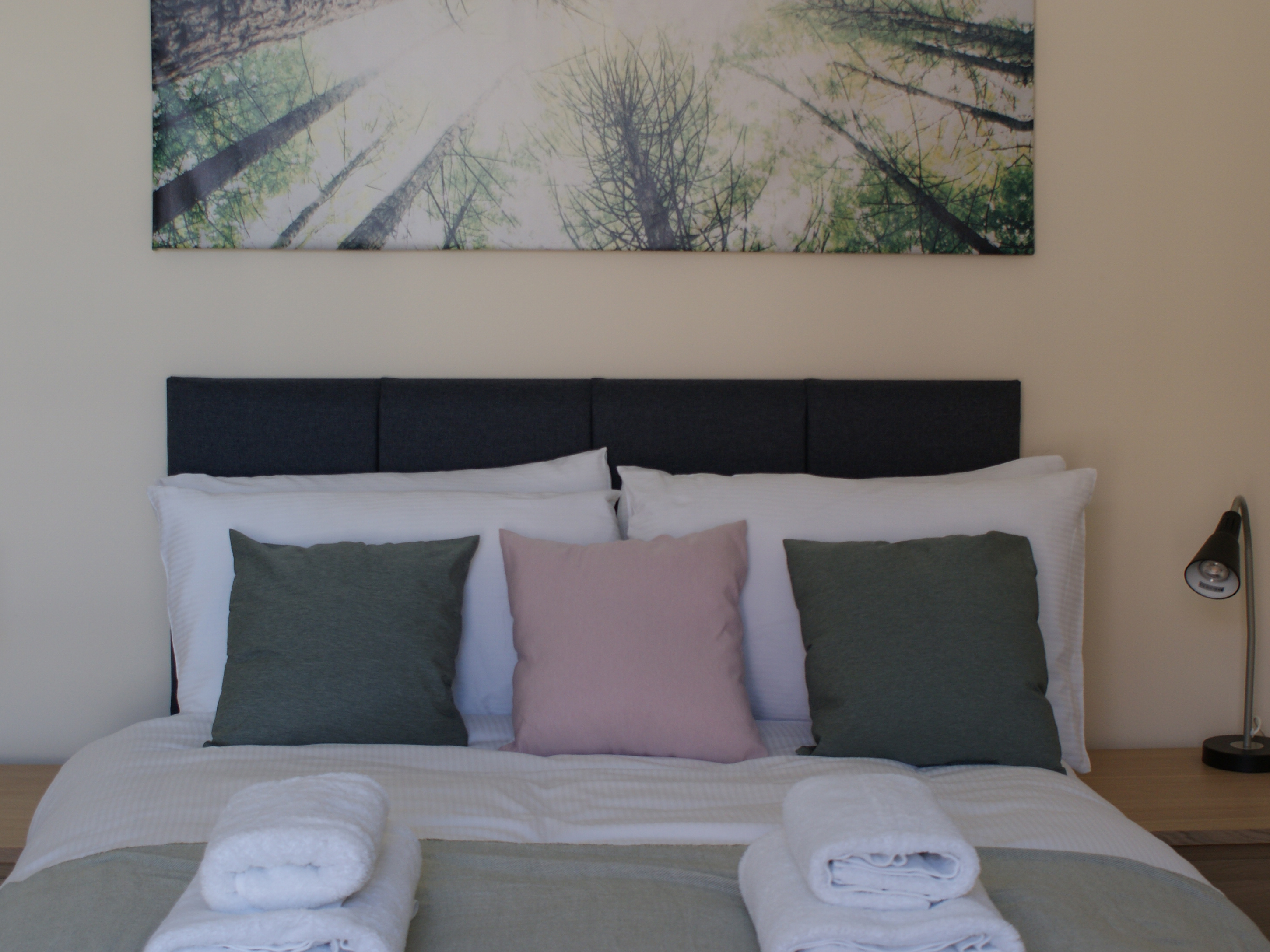 The Newborough - Sleeps 6 Apartment