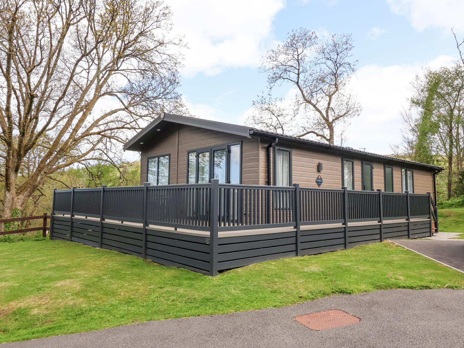 16 Manleigh Park