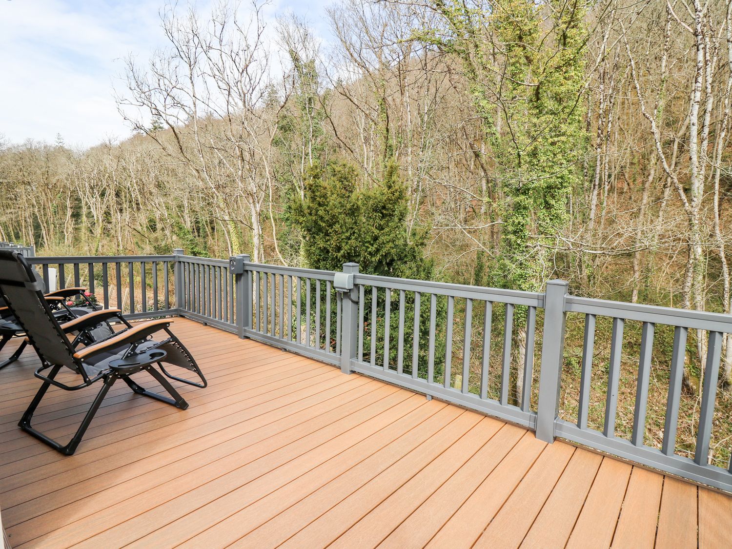 33 Woodpecker Lodge