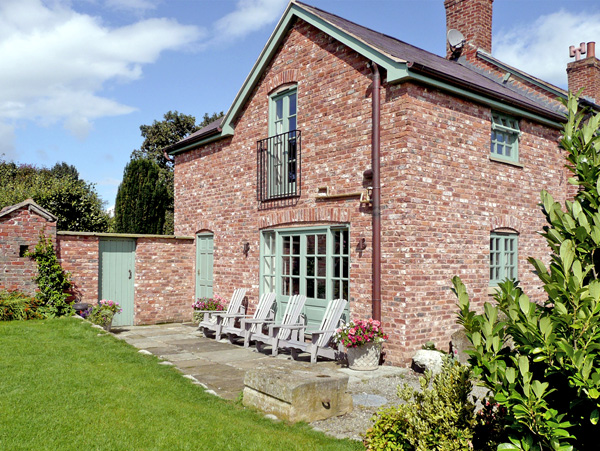 Glan Clwyd Isa - Cae Caled Cottage