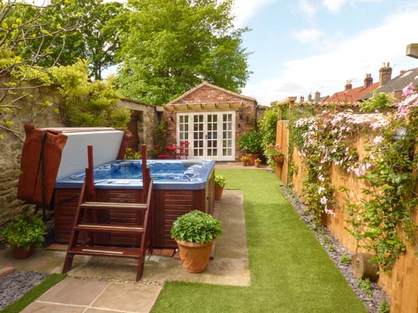 pet friendly self catering with private hot tub