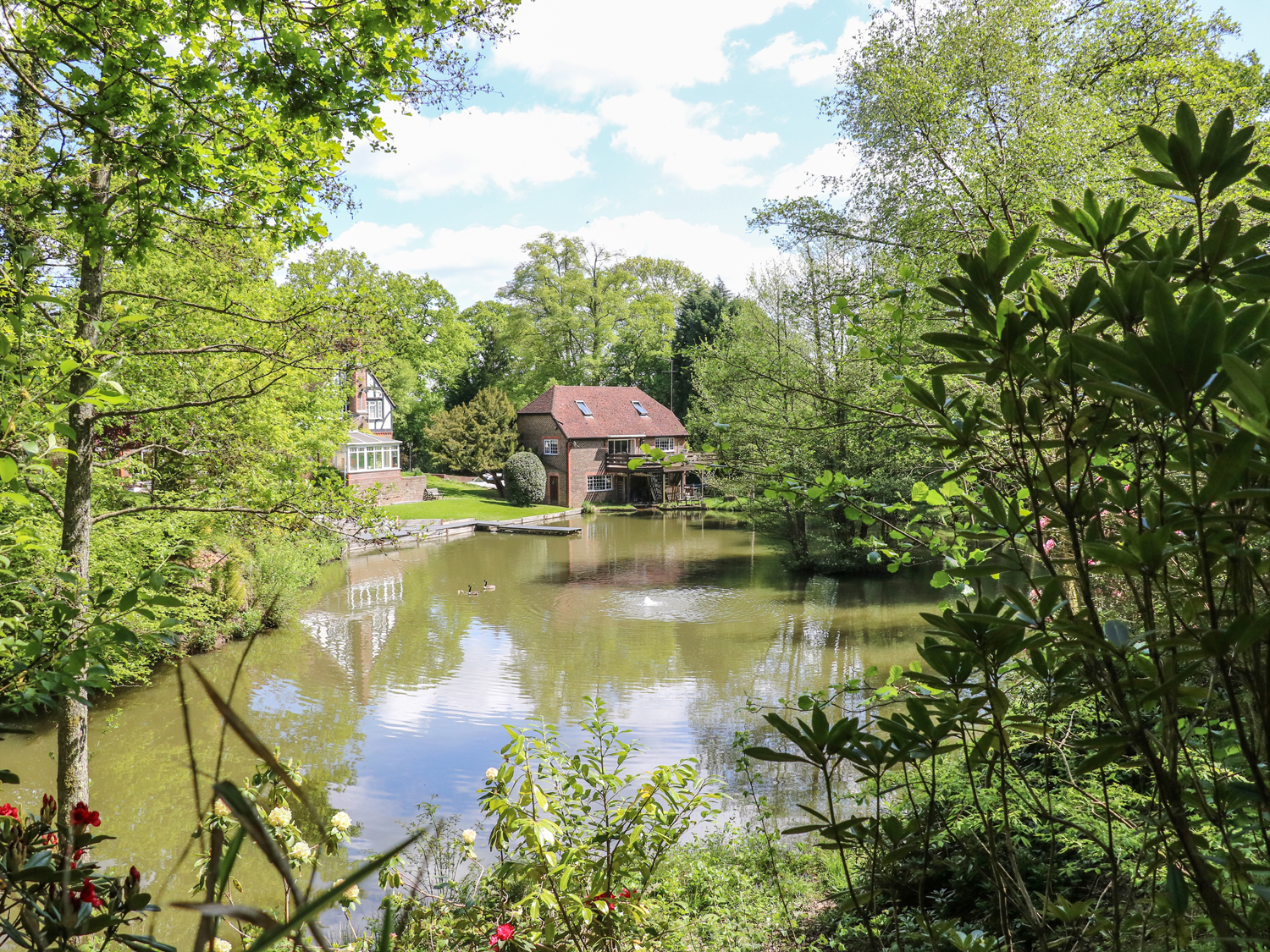 Miswells Cottages - Lake View, West Sussex
