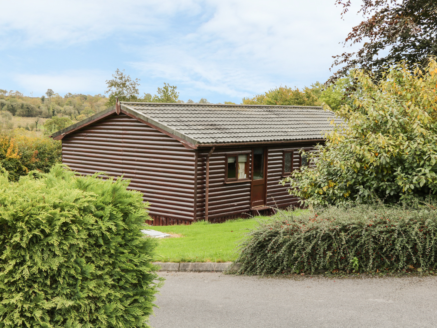 Uk Lodges With Hot Tubs Log Cabins Too Book Save