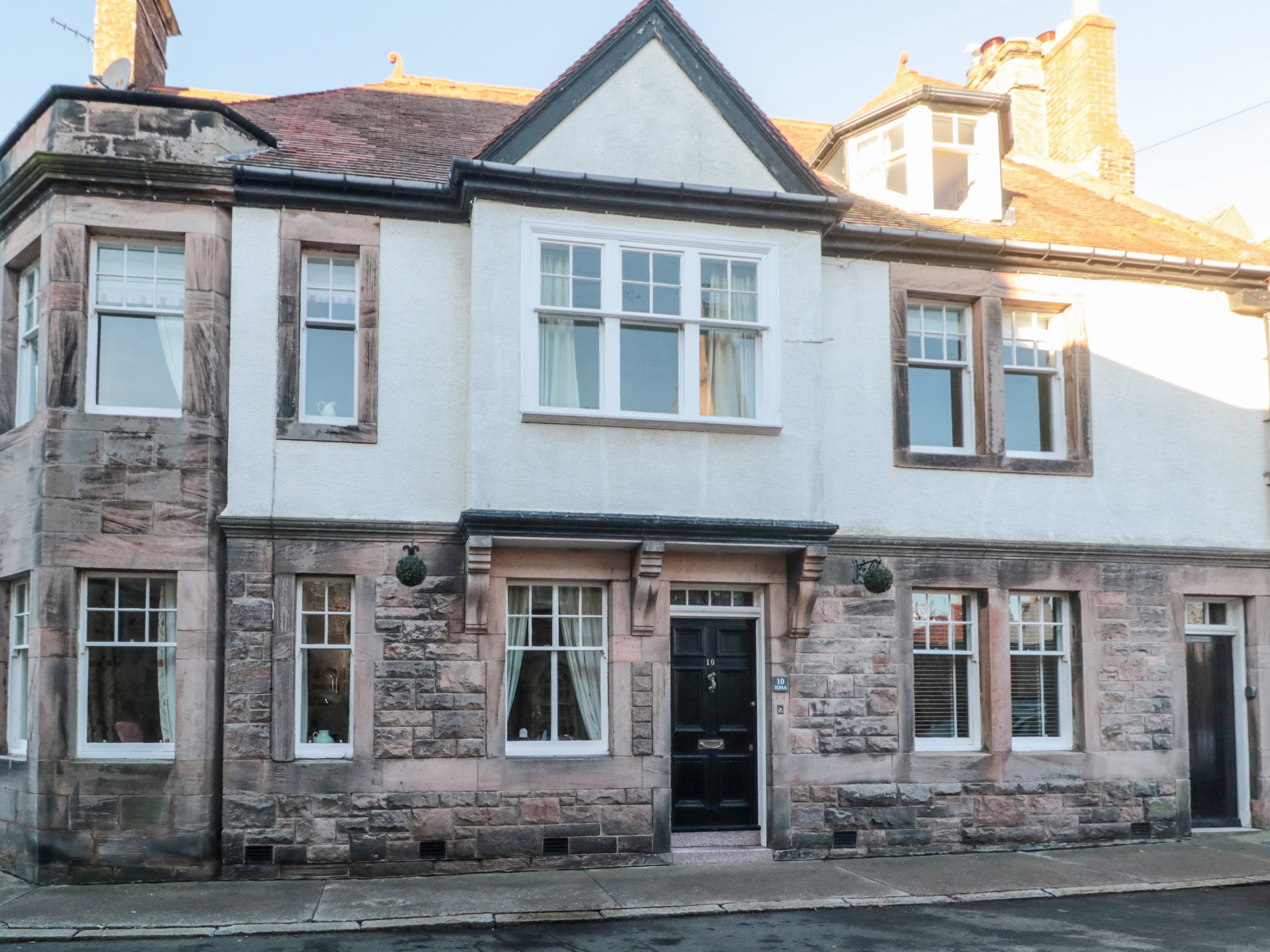Iona 10 Palace Street East