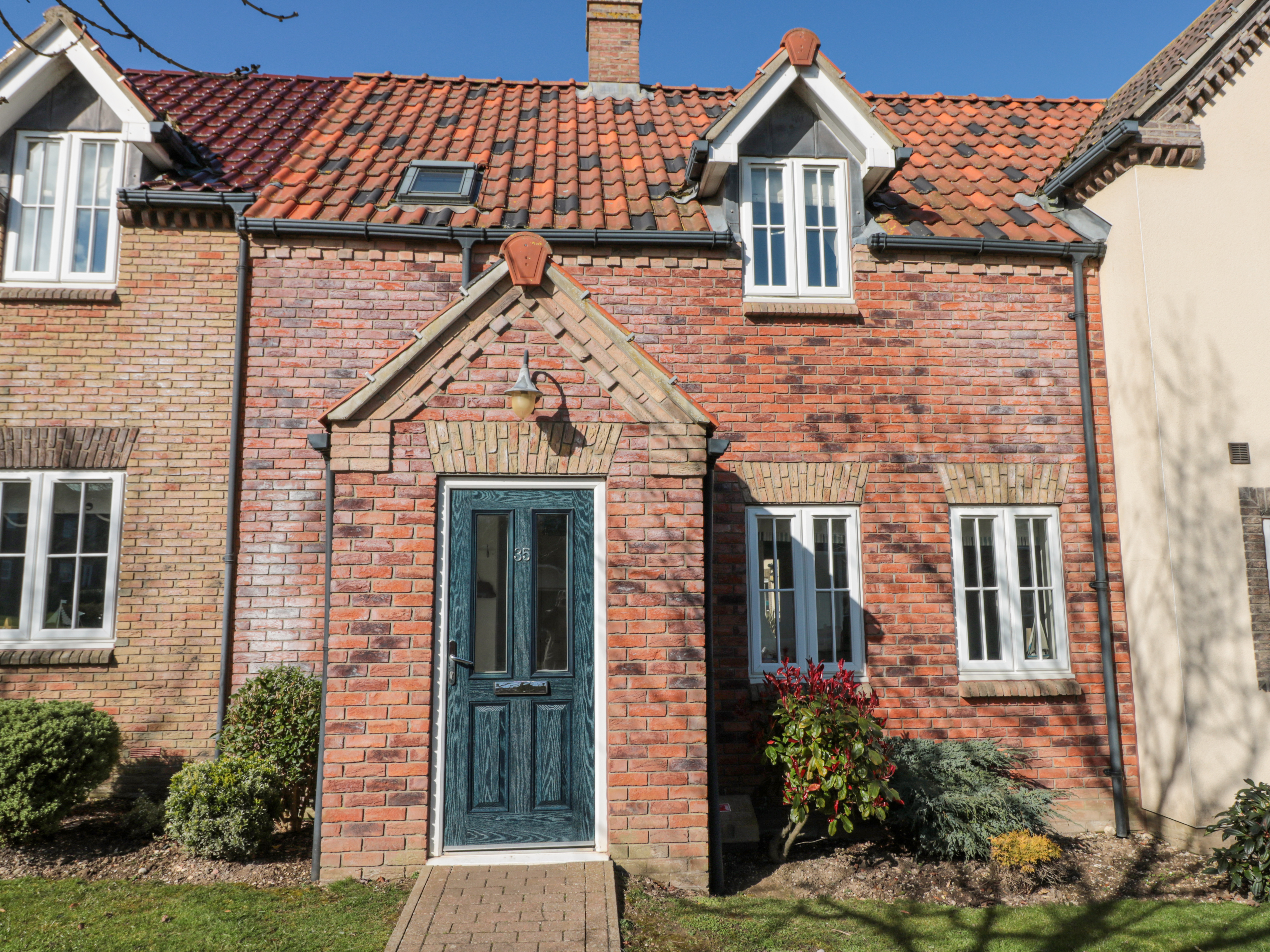Dotty's Sunshine Cottage