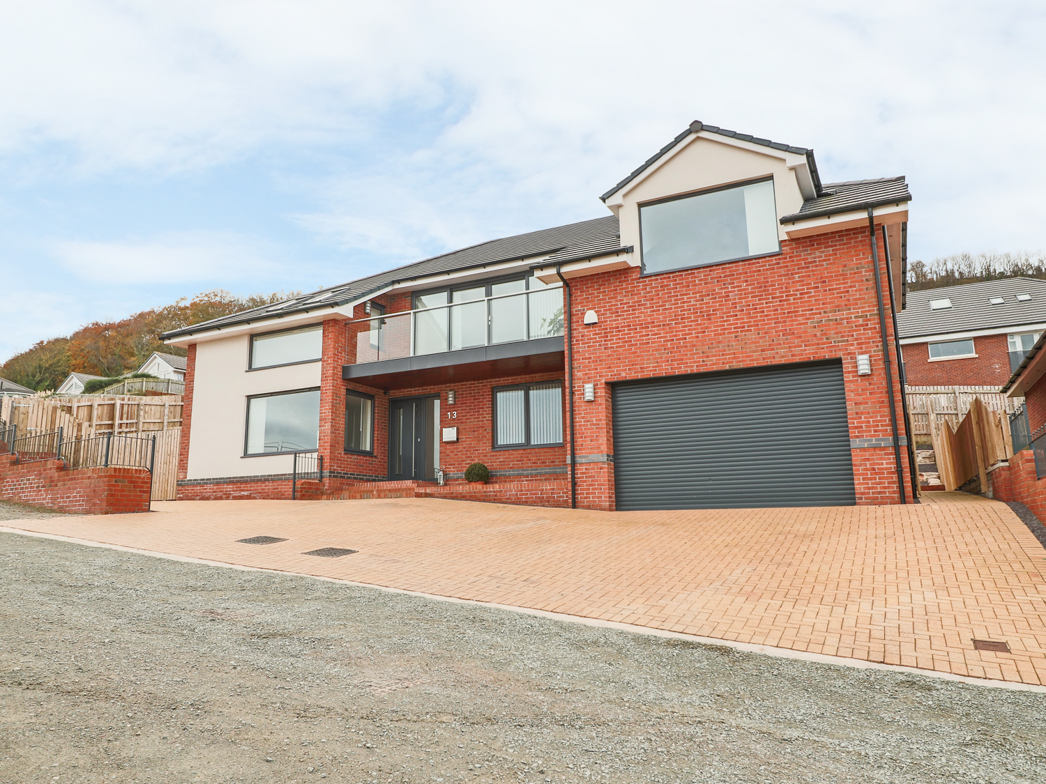 13 Parc Llindir