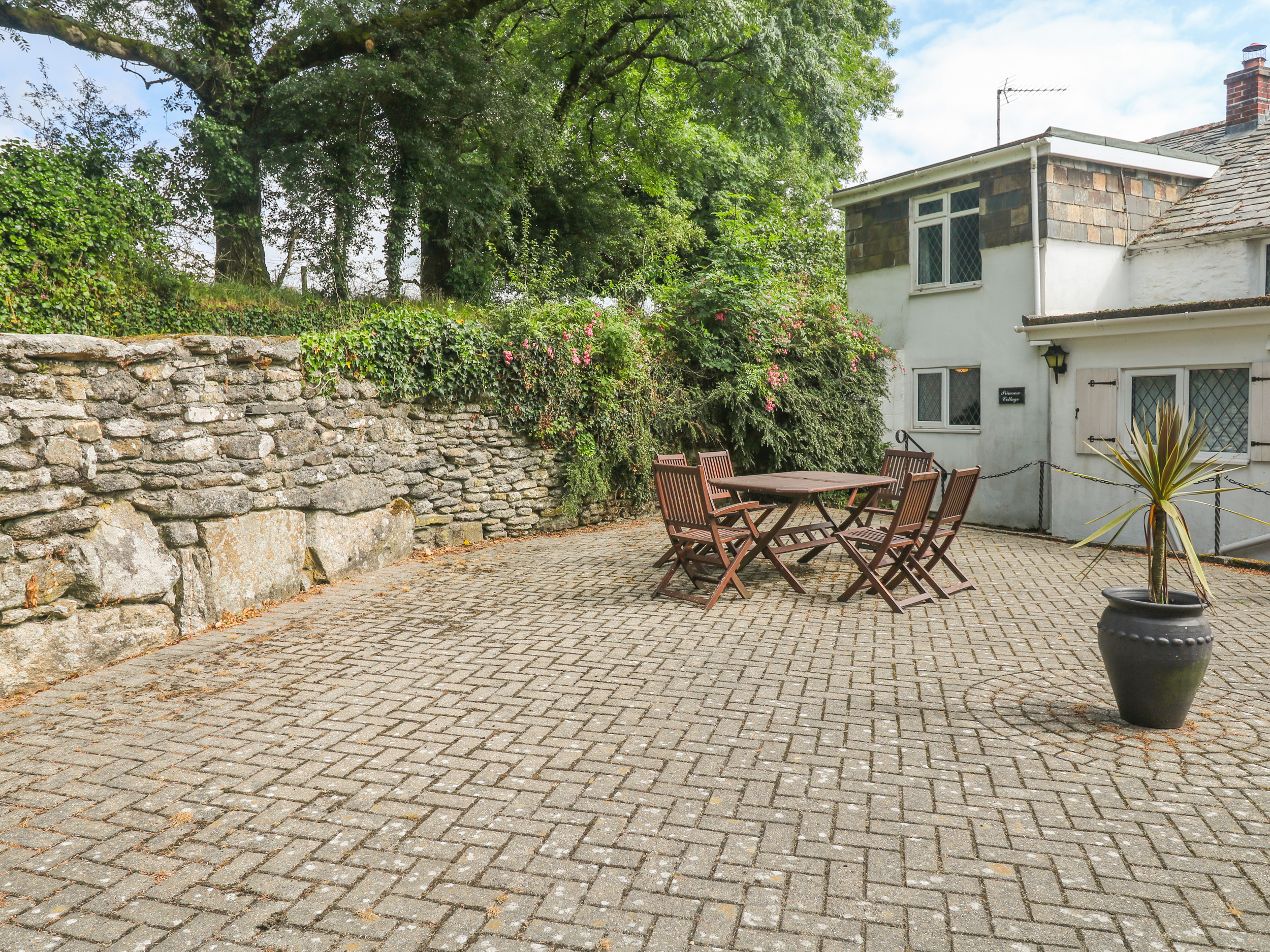 Primrose Cottage In Camelford This Delightful Stone Cottage