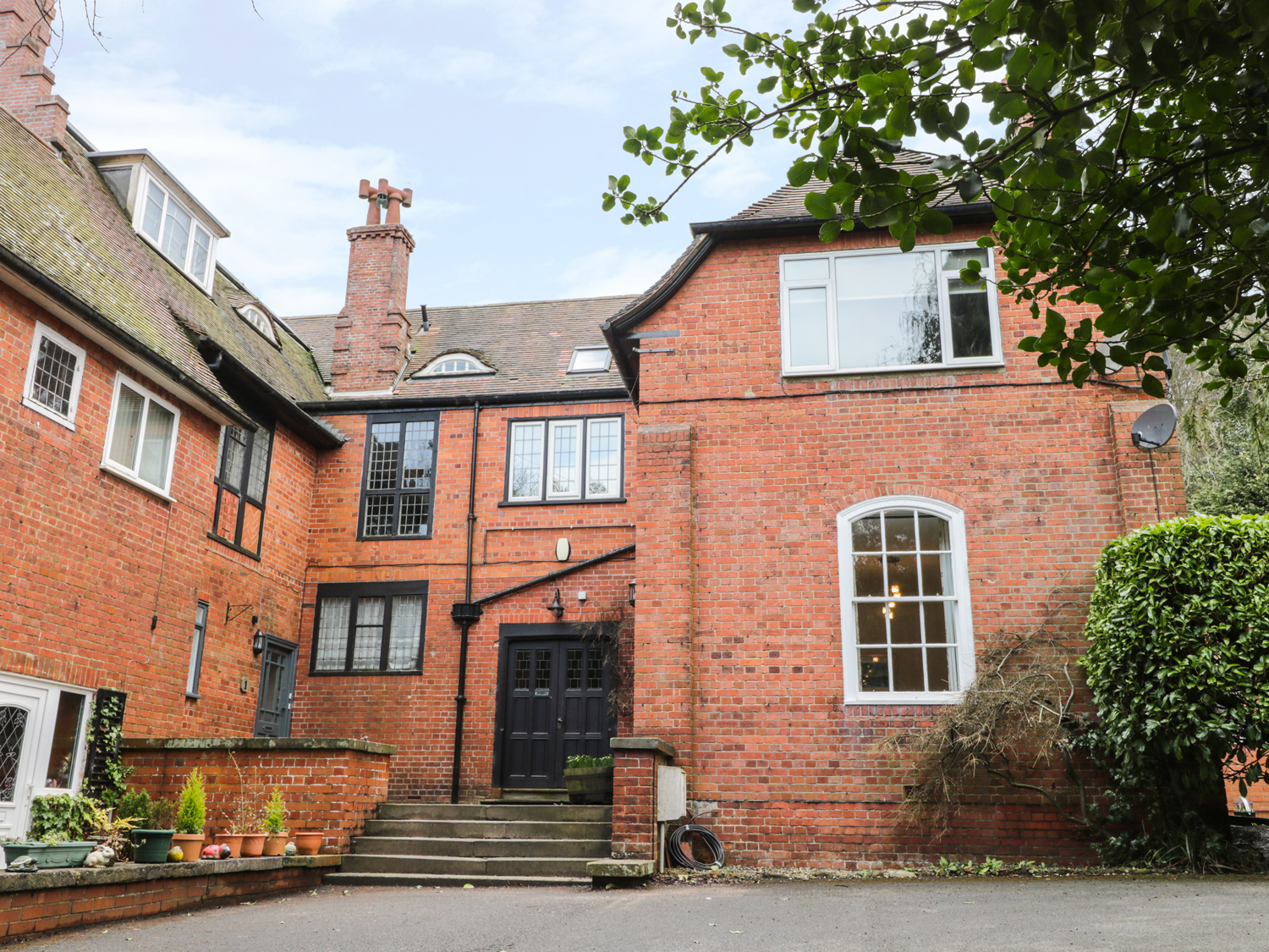 5 Weldon Court