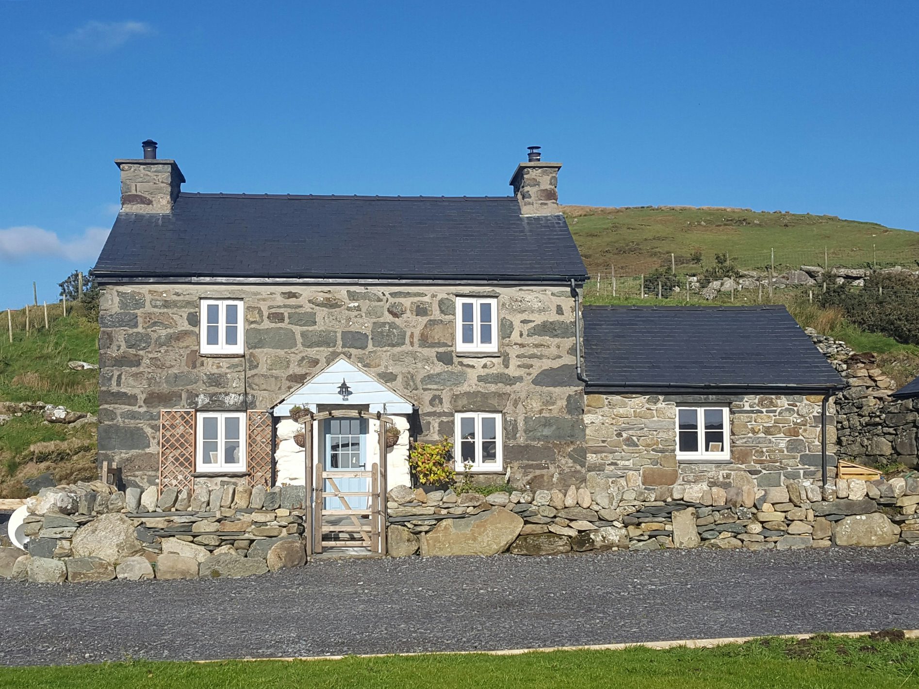 Cae'r Fadog Isaf Farmhouse