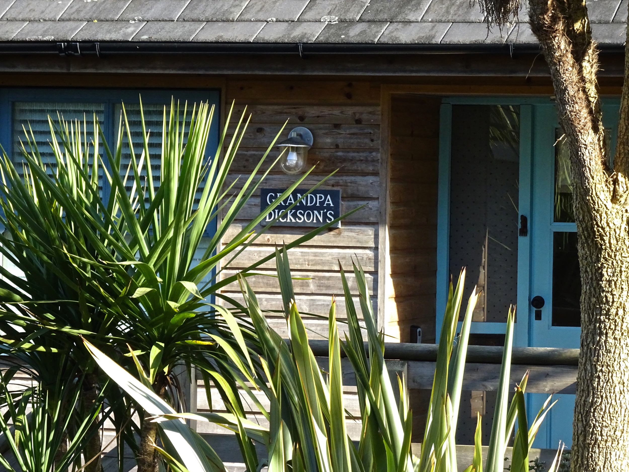 Grandpa Dickson's - Dog friendly holiday cottage in Little Petherick, Cornwall