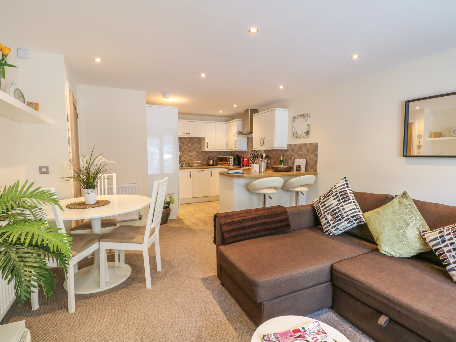 2 Holland Hall Mews