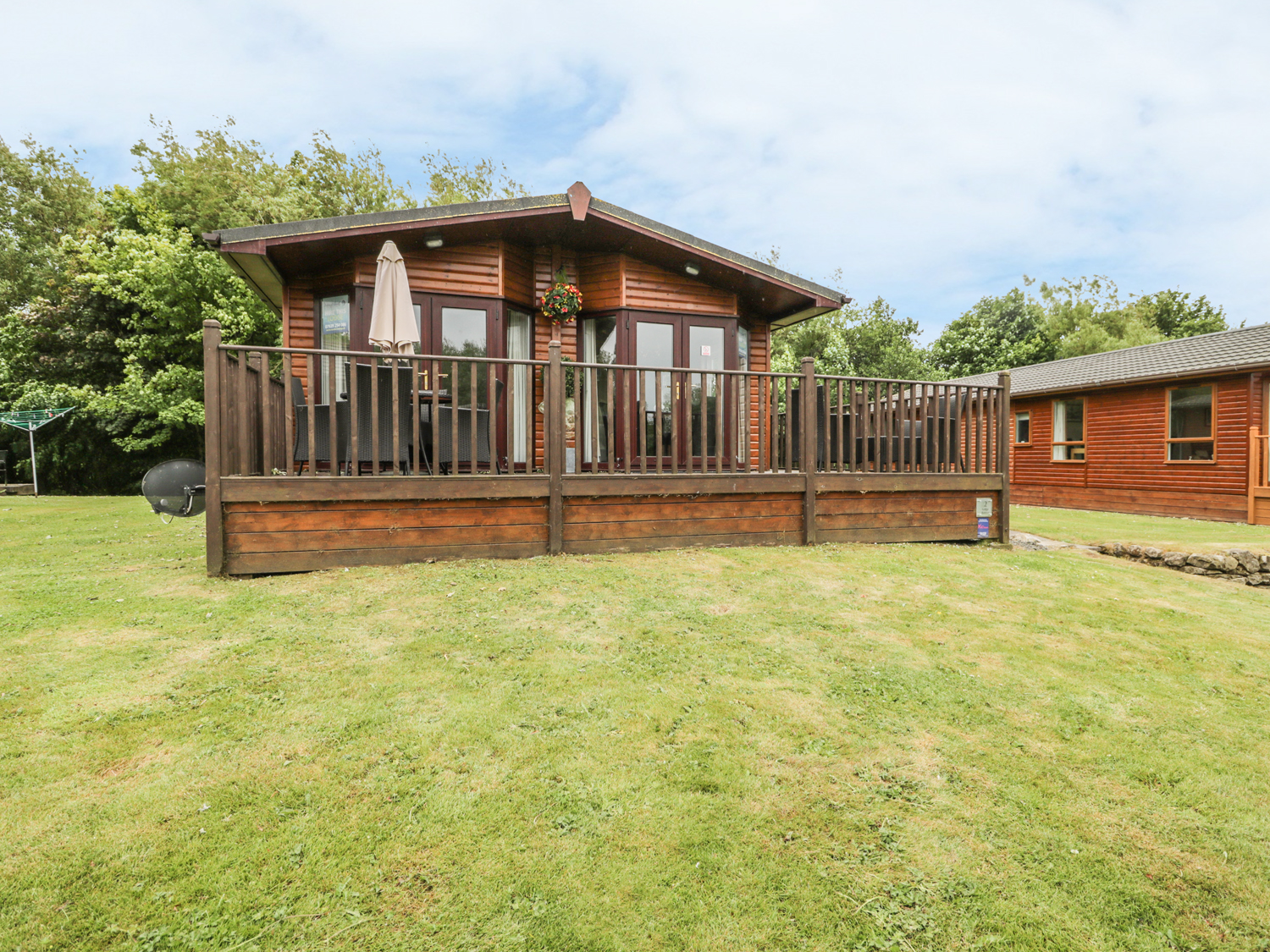 Lodge Retreat - Woodland Bunker