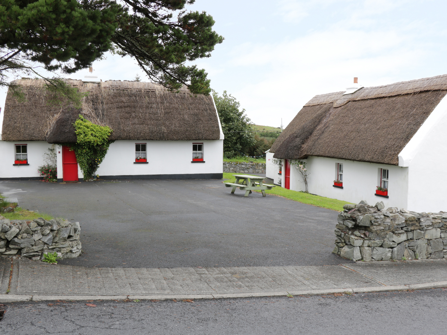 No 8 Renvyle Thatched Cottages