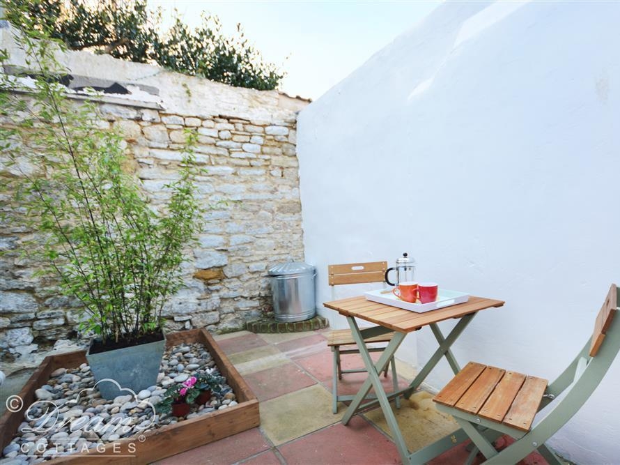 Little Gull Cottage In Weymouth This Modern Cottage Is In The