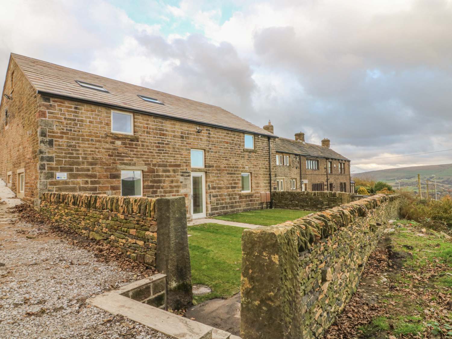 Upper House Barn, Delph Village, Saddleworth Alpha Holiday Lettings