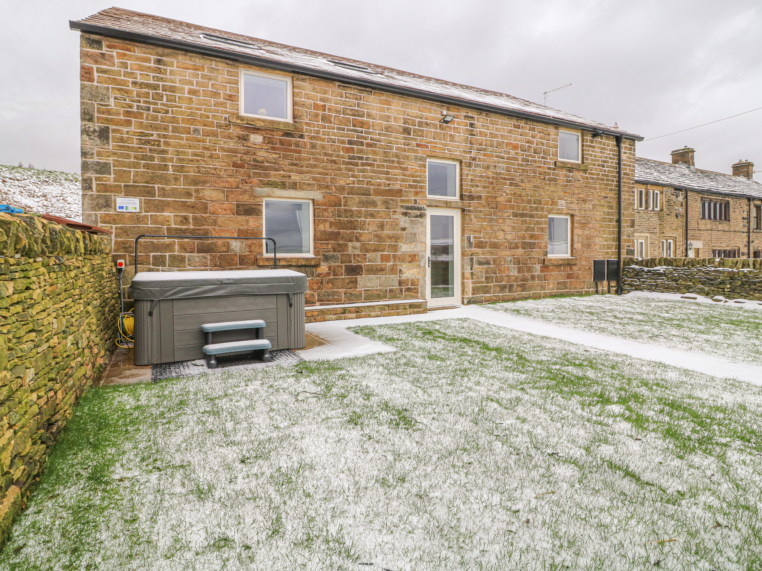 Upper House Barn, Delph Village, Saddleworth Alpha Holiday Lettings