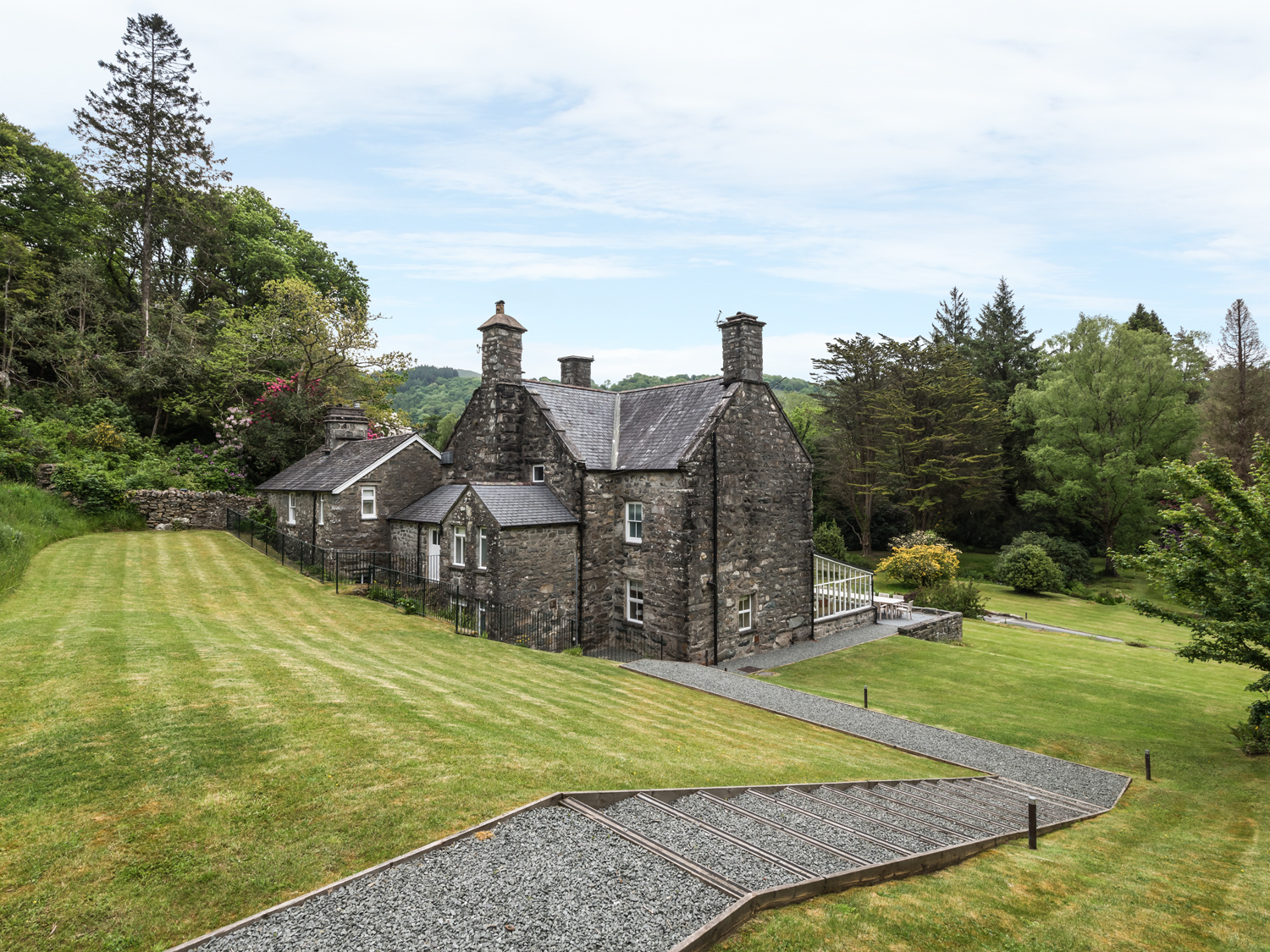 Tan Llan, Llanelltyd, Wales Alpha Holiday Lettings
