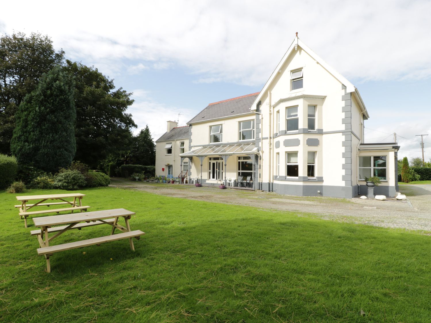 Muriau Park Betws Garmon Wales Alpha Holiday Lettings