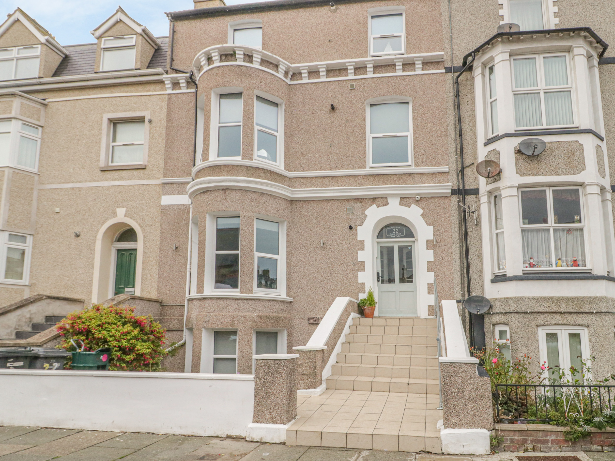 Cottages In Llandudno Apartments Alpha Holiday Lettings