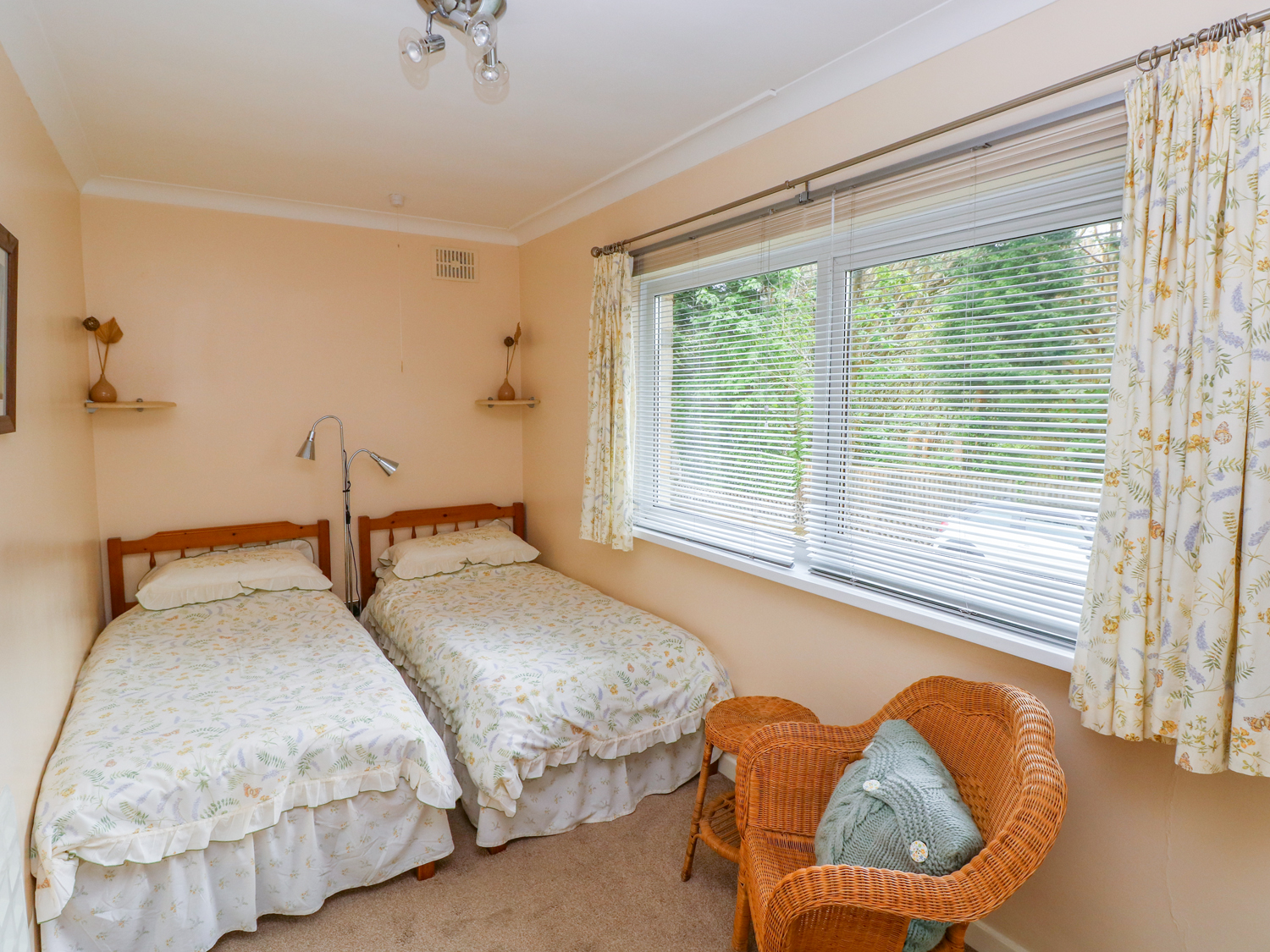 1 Glenvale, Wales