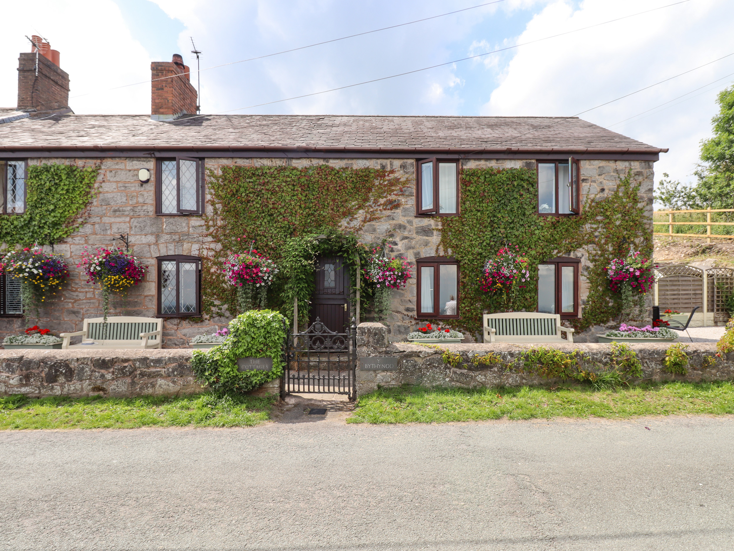 1-the-cottage-dog-friendly-holiday-cottage-in-mold-snowdonia-and