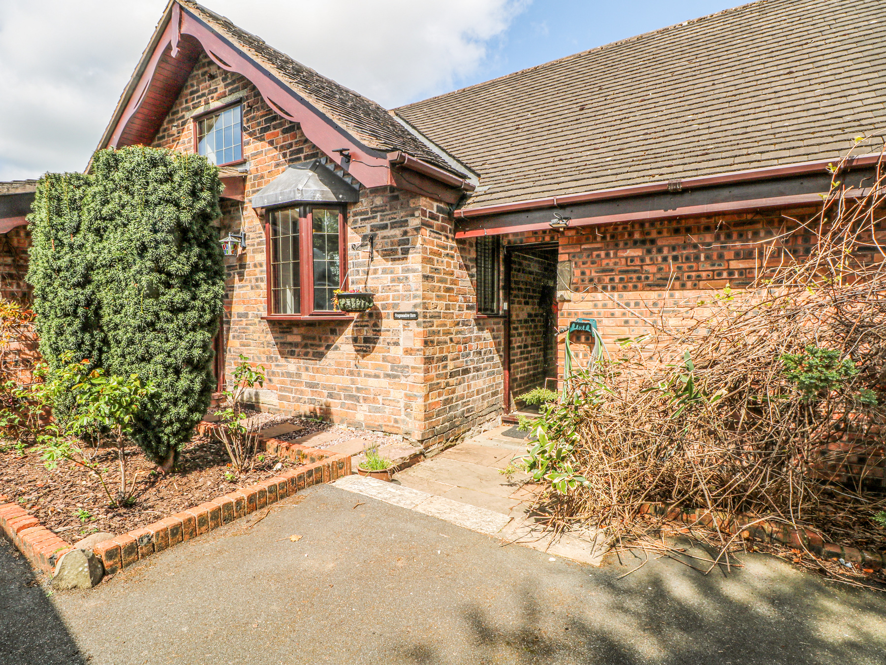 2 bedroom Cottage for rent in Stoke-on-Trent