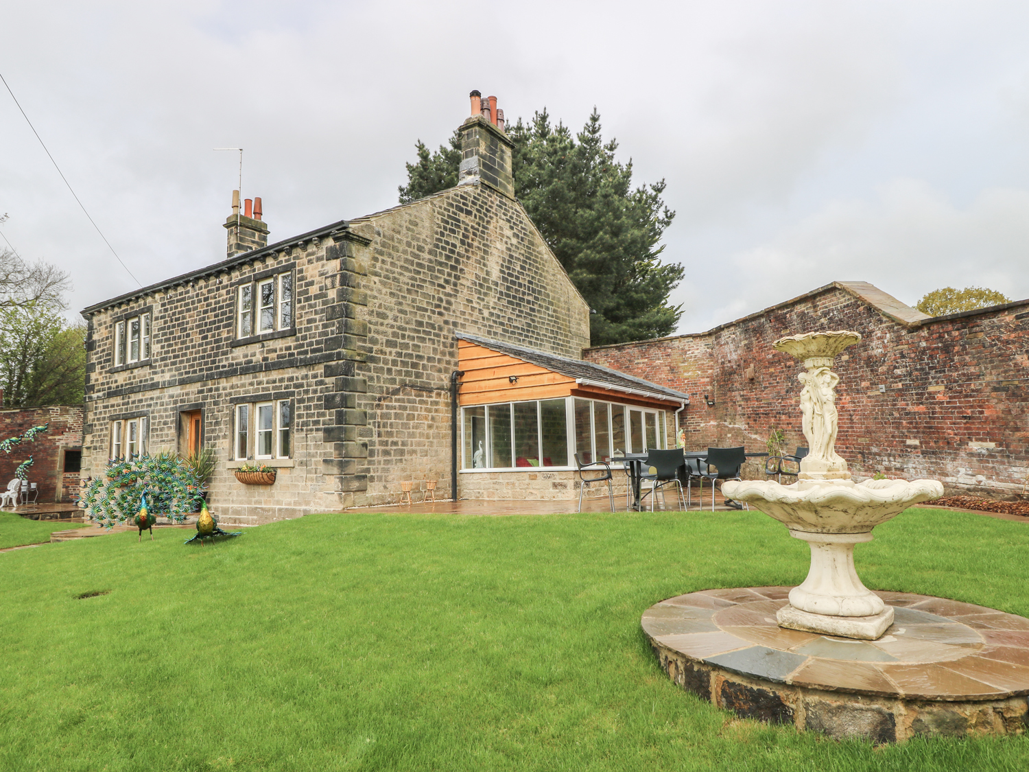 Cunliffe House Dog Friendly Holiday Cottage in Esholt Yorkshire