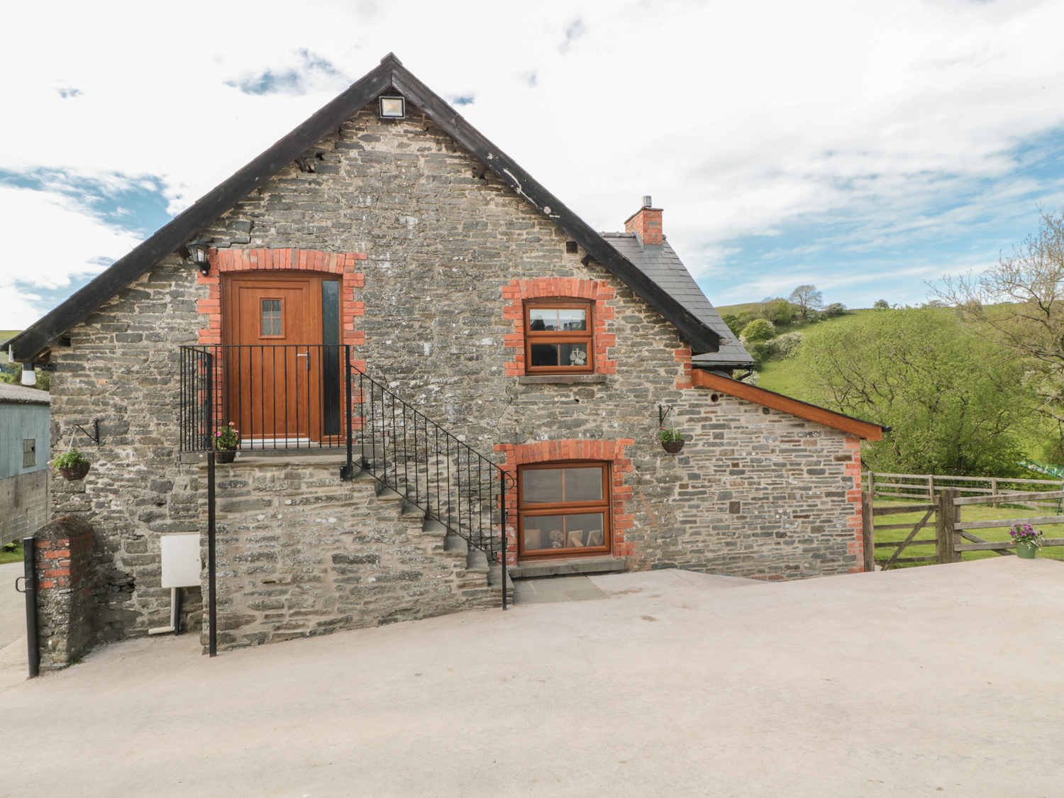 Dog Friendly Holiday Cottages In Mid Wales Pet Friendly Holiday