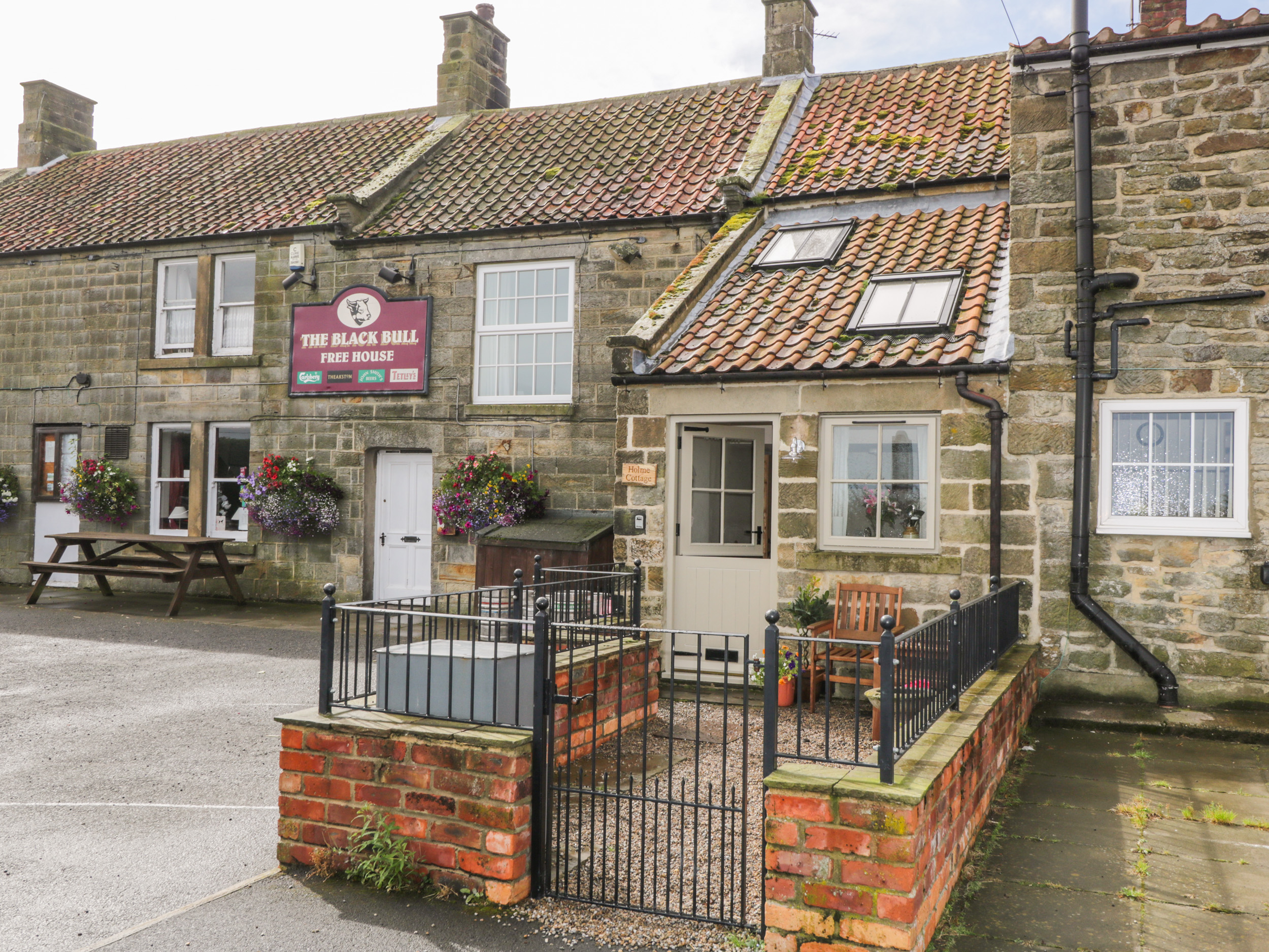 Esmes Cottage, Ugthorpe North Yorkshire England Cottages For