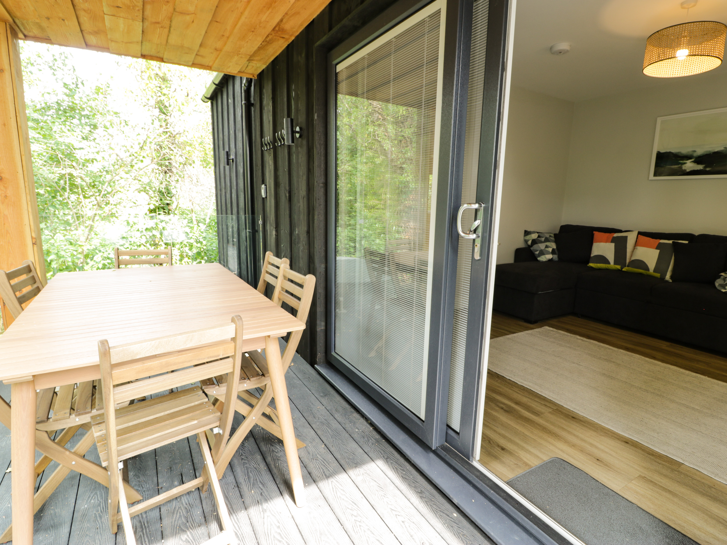 Menai Lodge, Caernarfon Dog Friendly Holiday Cottage in Snowdonia and North Wales