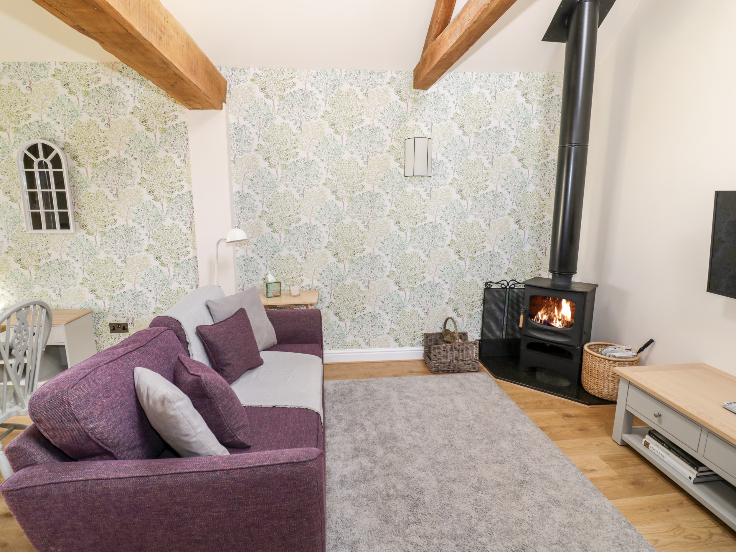 Plum Tree Cottage Dog Friendly Holiday Cottage in Harvington Heart