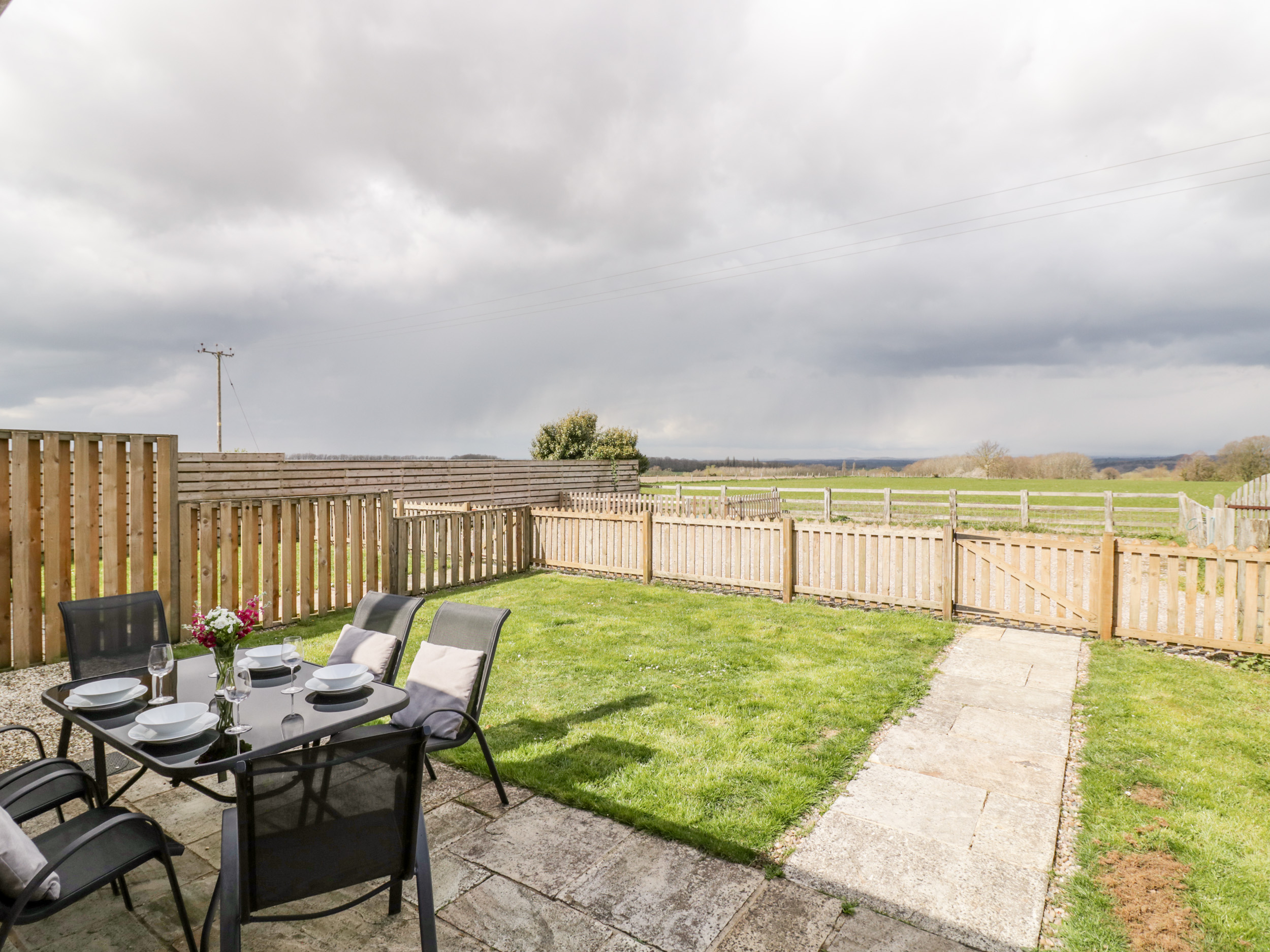 Plum Tree Cottage - Dog Friendly Holiday Cottage in Harvington - Heart ...