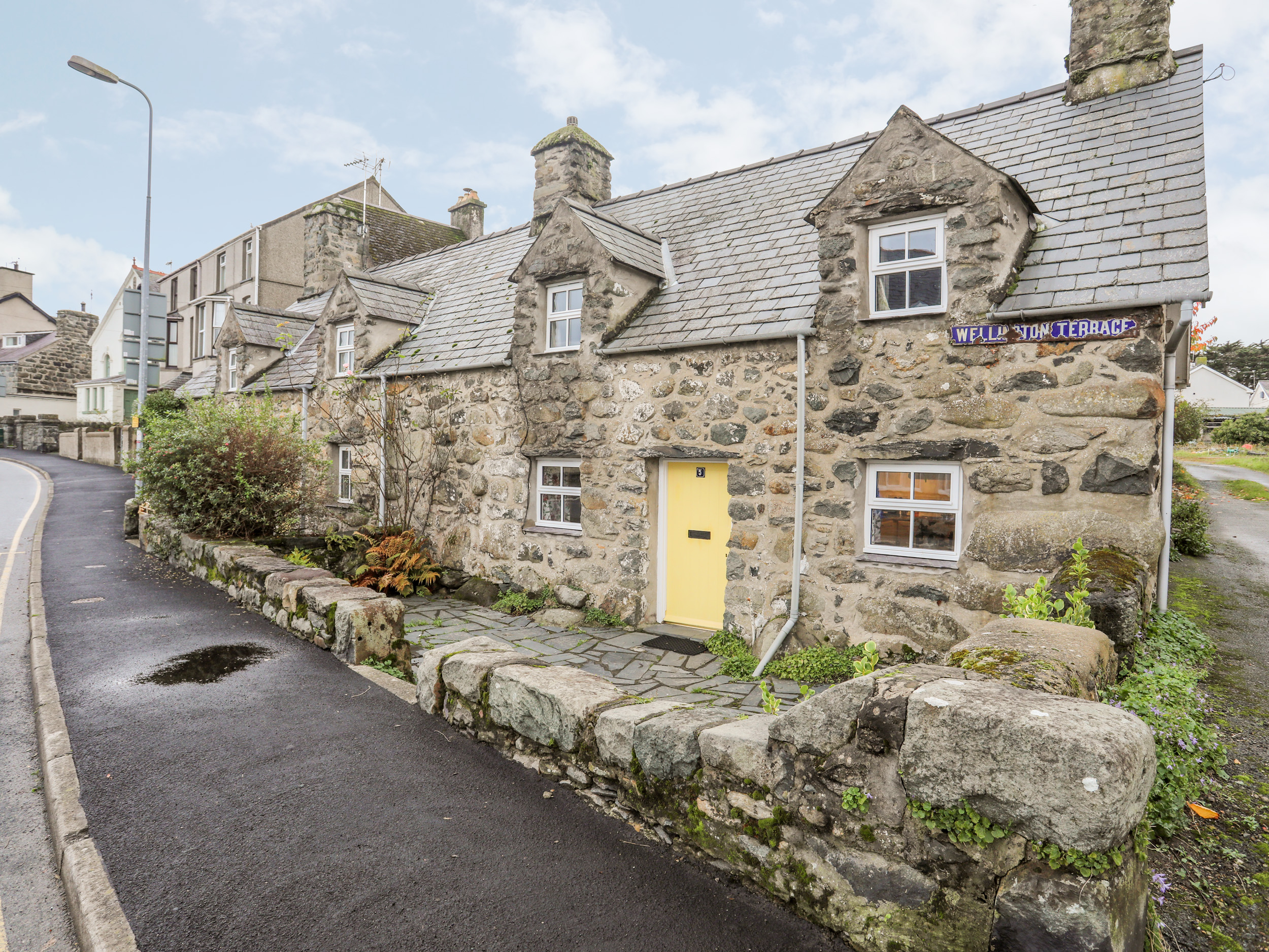 2 bedroom Cottage for rent in Criccieth