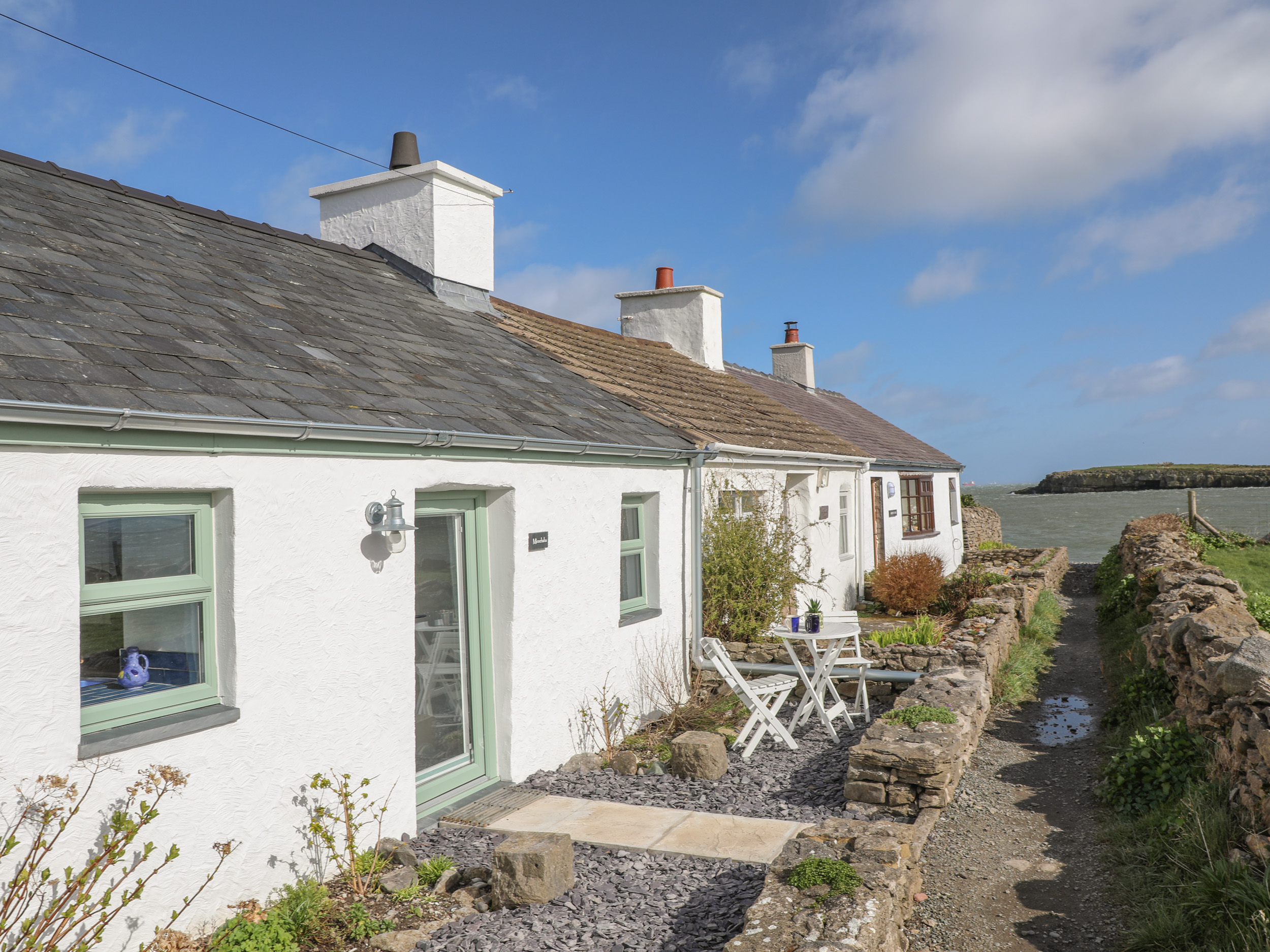 Minnehaha Dog Friendly Cottage in Moelfre Anglesey Wales