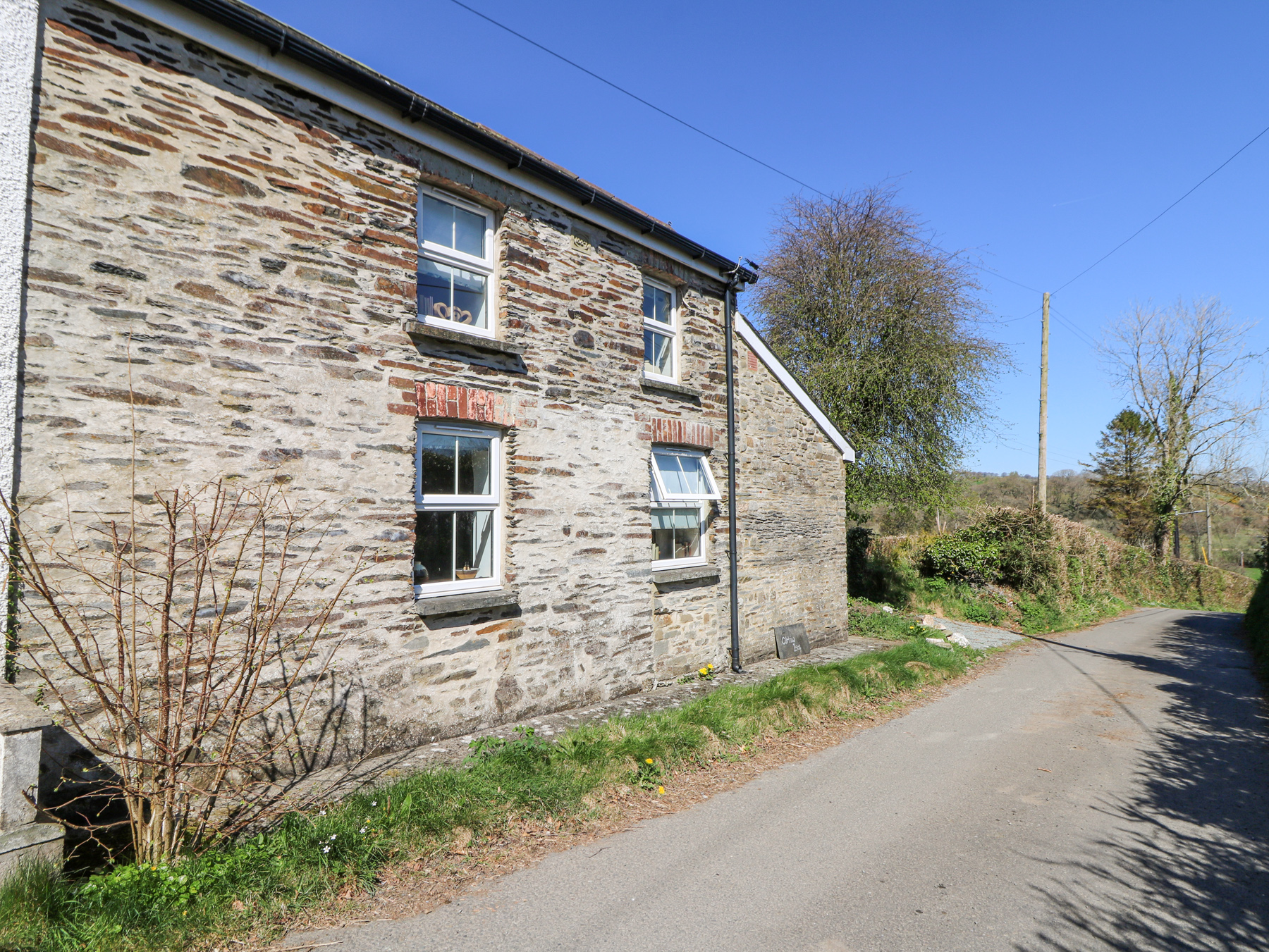 2 bedroom Cottage for rent in Llanllwni