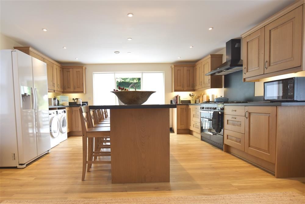 6 bedroom Cottage for rent in Newport