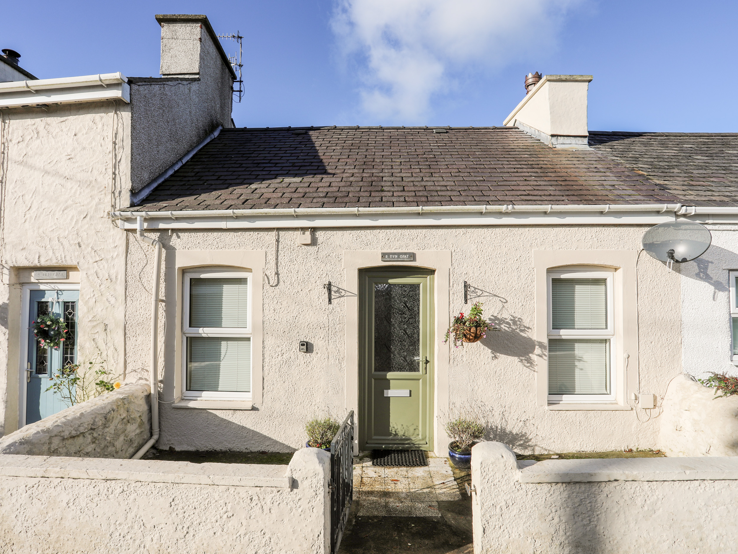 2 bedroom Cottage for rent in Amlwch